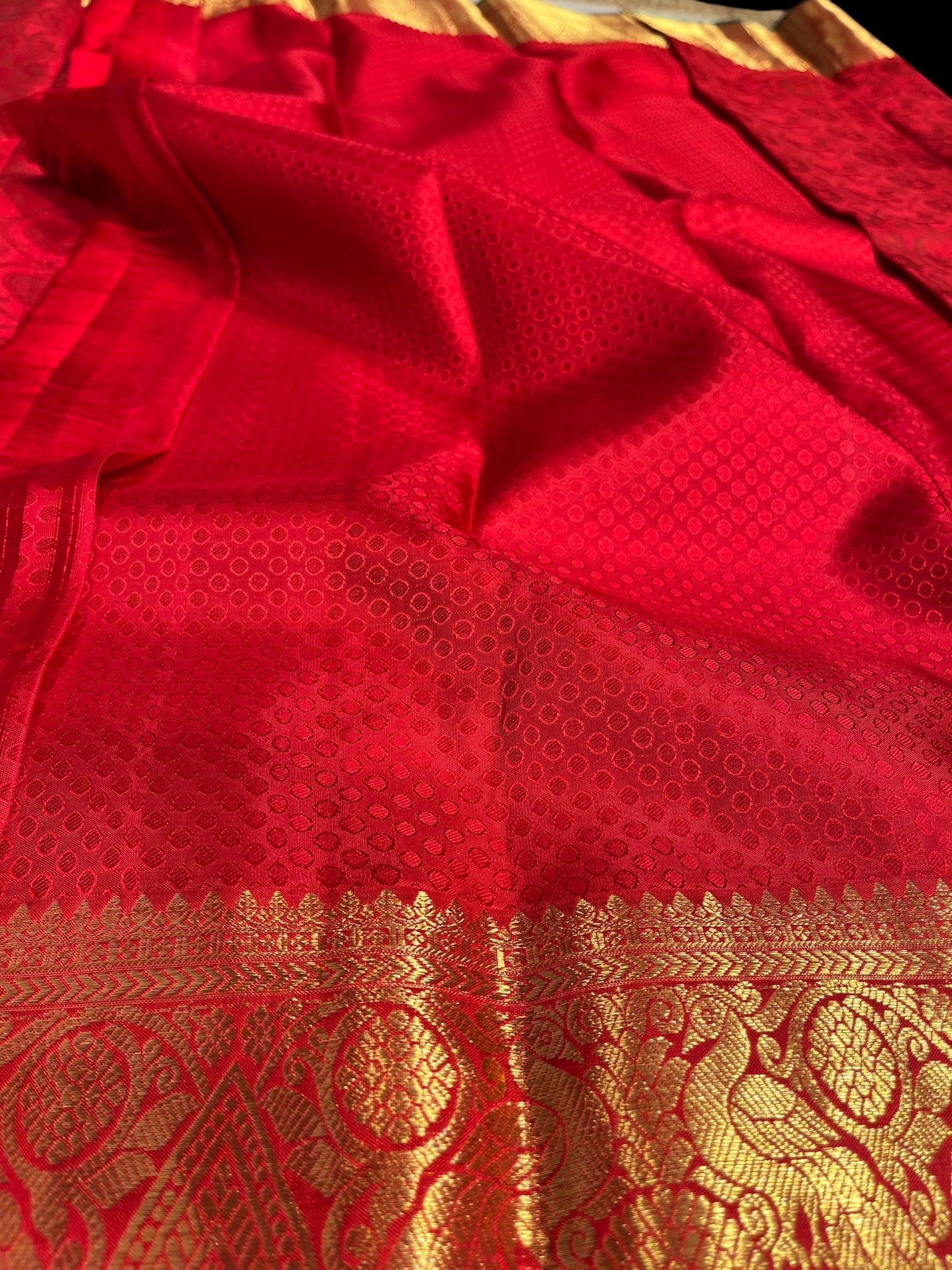 RED COLOR, PURE  KANJIVARAM SILK SAREE WITH UNSTICHED BLOUSE