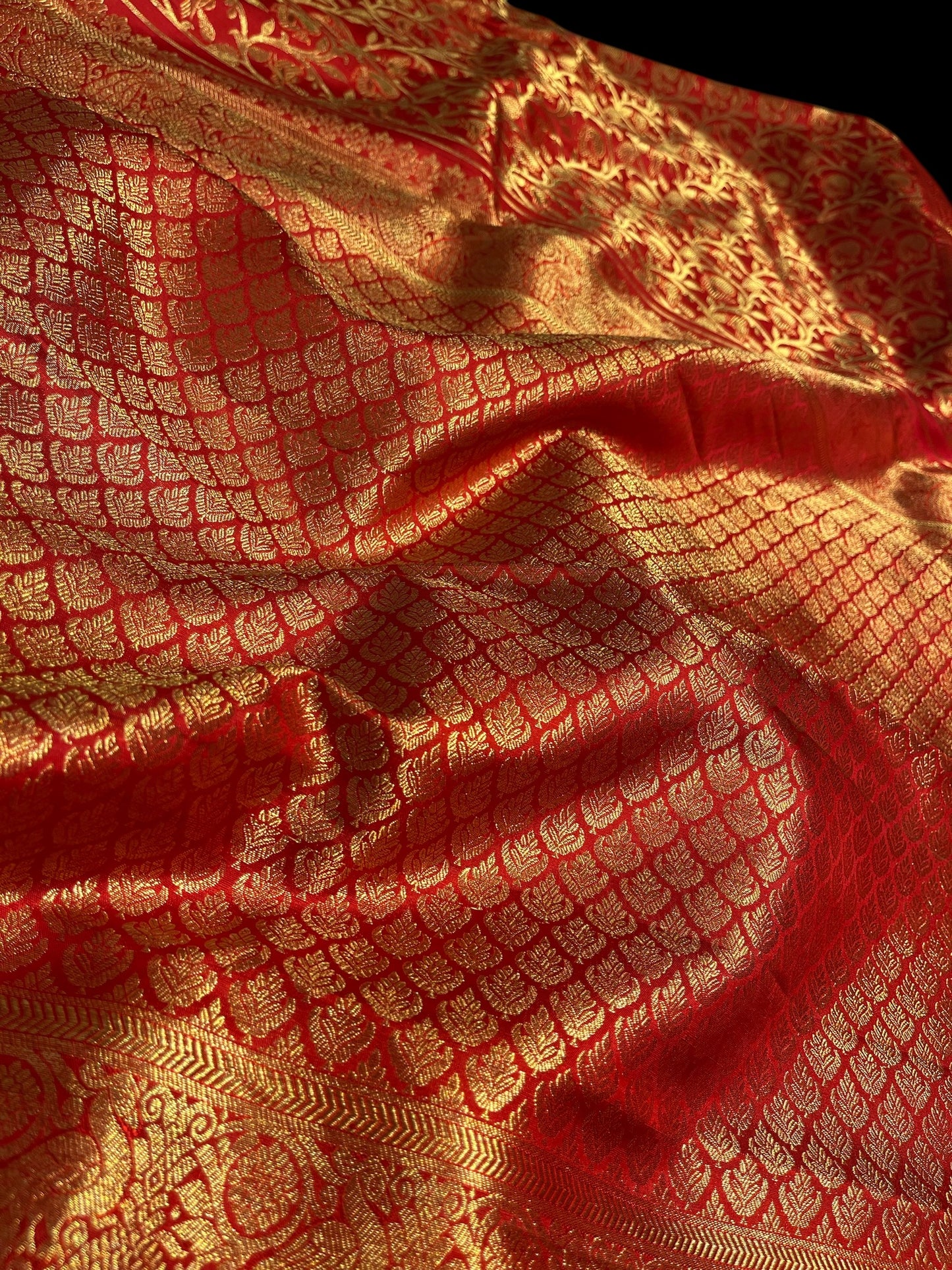 RED COLOR, PURE  KANJIVARAM SILK SAREE WITH UNSTICHED BLOUSE