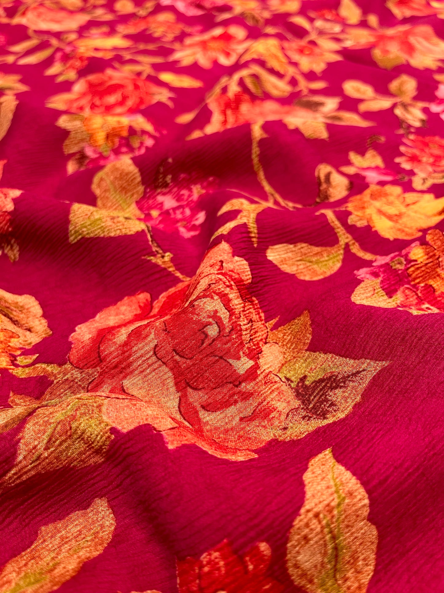 MAGENTA COLOUR PURE PLATINUM CHIFFON FLORAL PRINTED SAREE WITH CREPE SILK BLOUSE - Kothari Sons