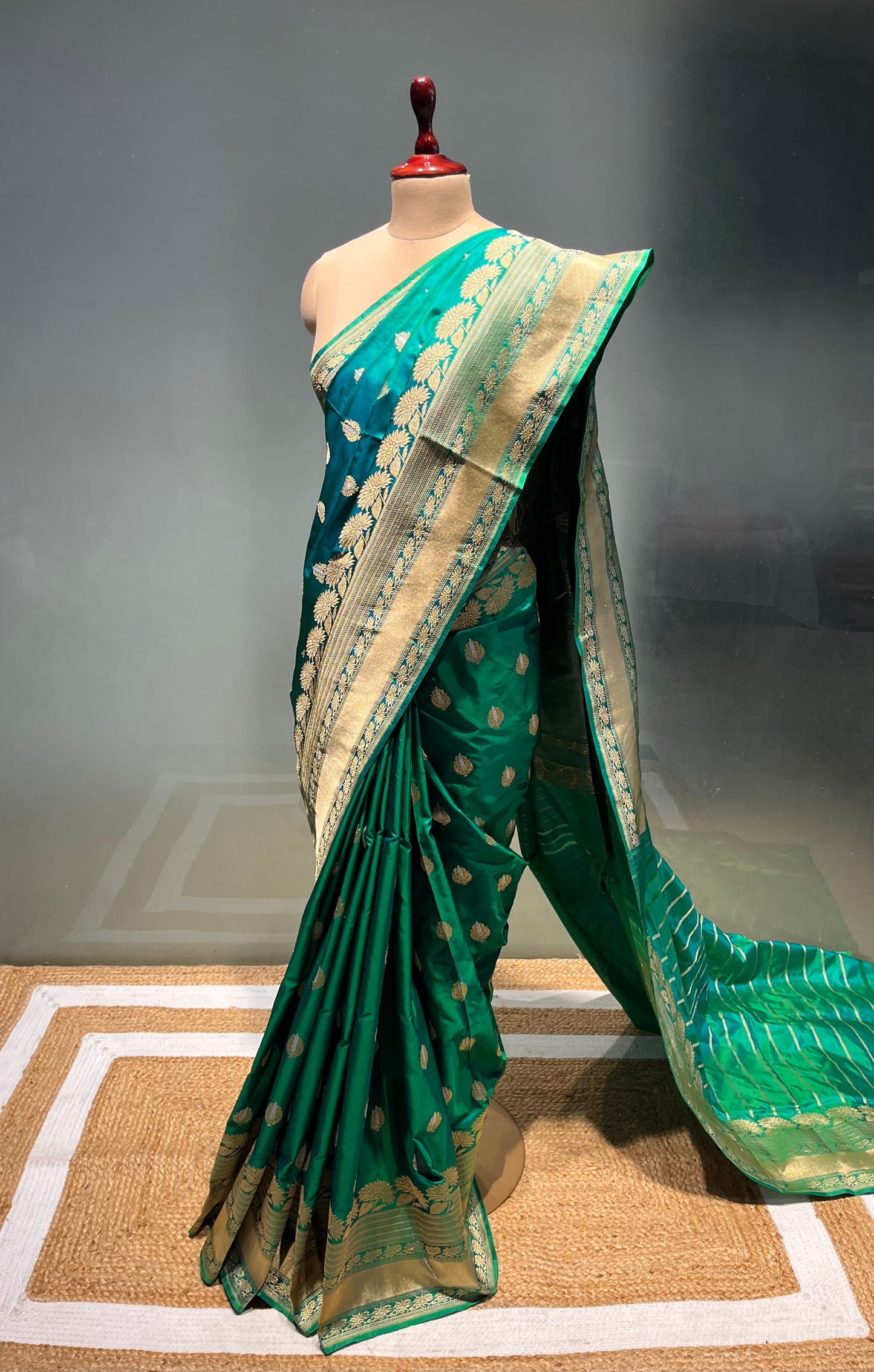 GREEN COLOUR PURE  KATAN SILK BANARASI SAREE EMBELLISHED WITH ZARI WEAVES