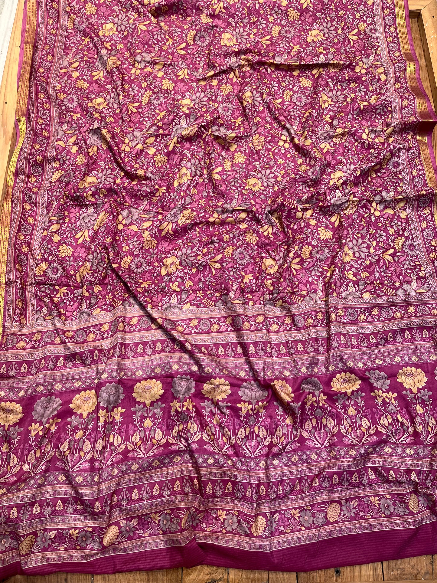 ONION COLOUR ART CREPE SILK PRINTED SAREE WITH ZARI BORDER (DELIVERY TIME 15 DAYS)