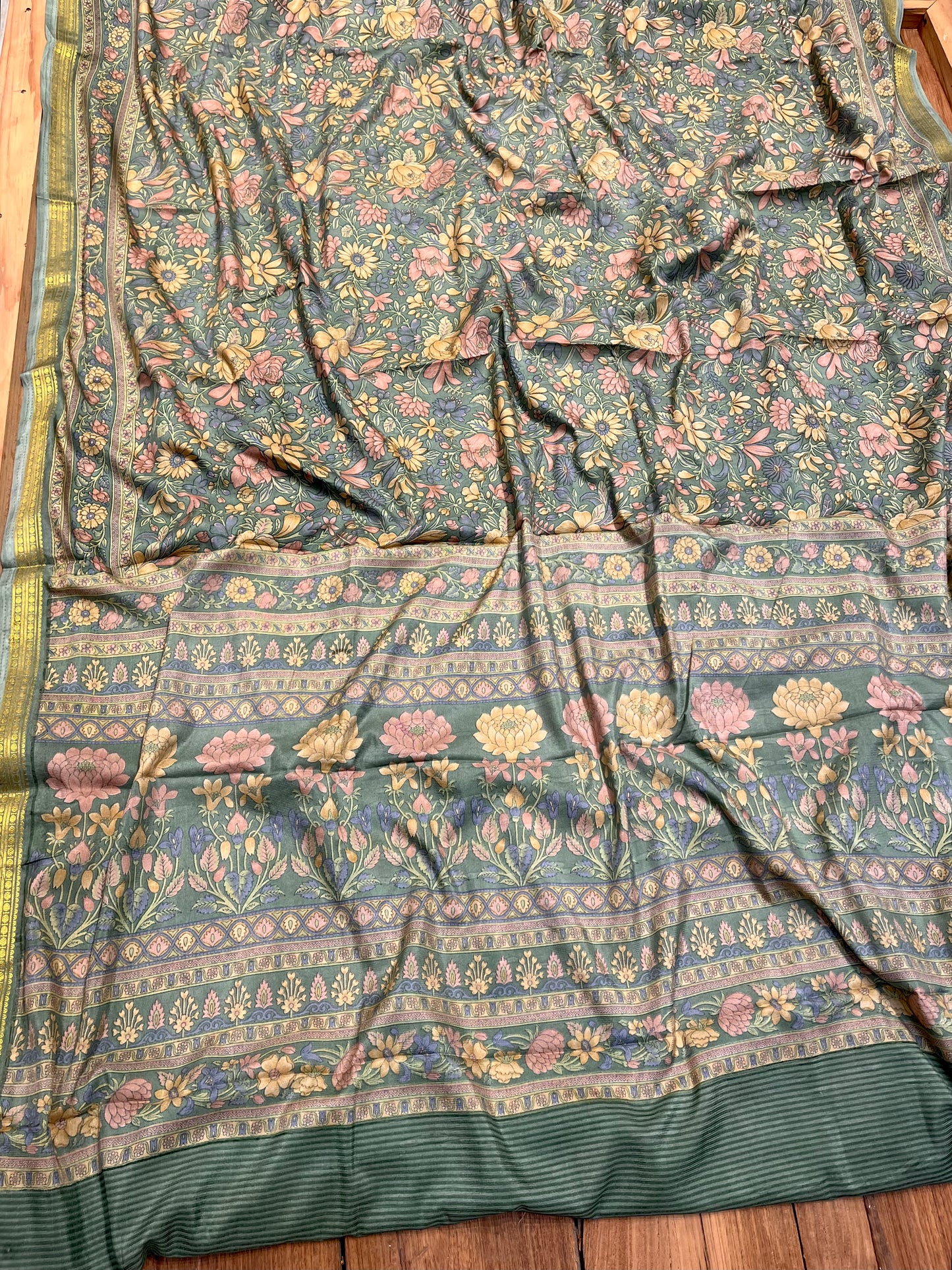 SMOKE GREY ART CREPE SILK PRINTED SAREE WITH ZARI BORDER (DELIVERY TIME 15 DAYS)