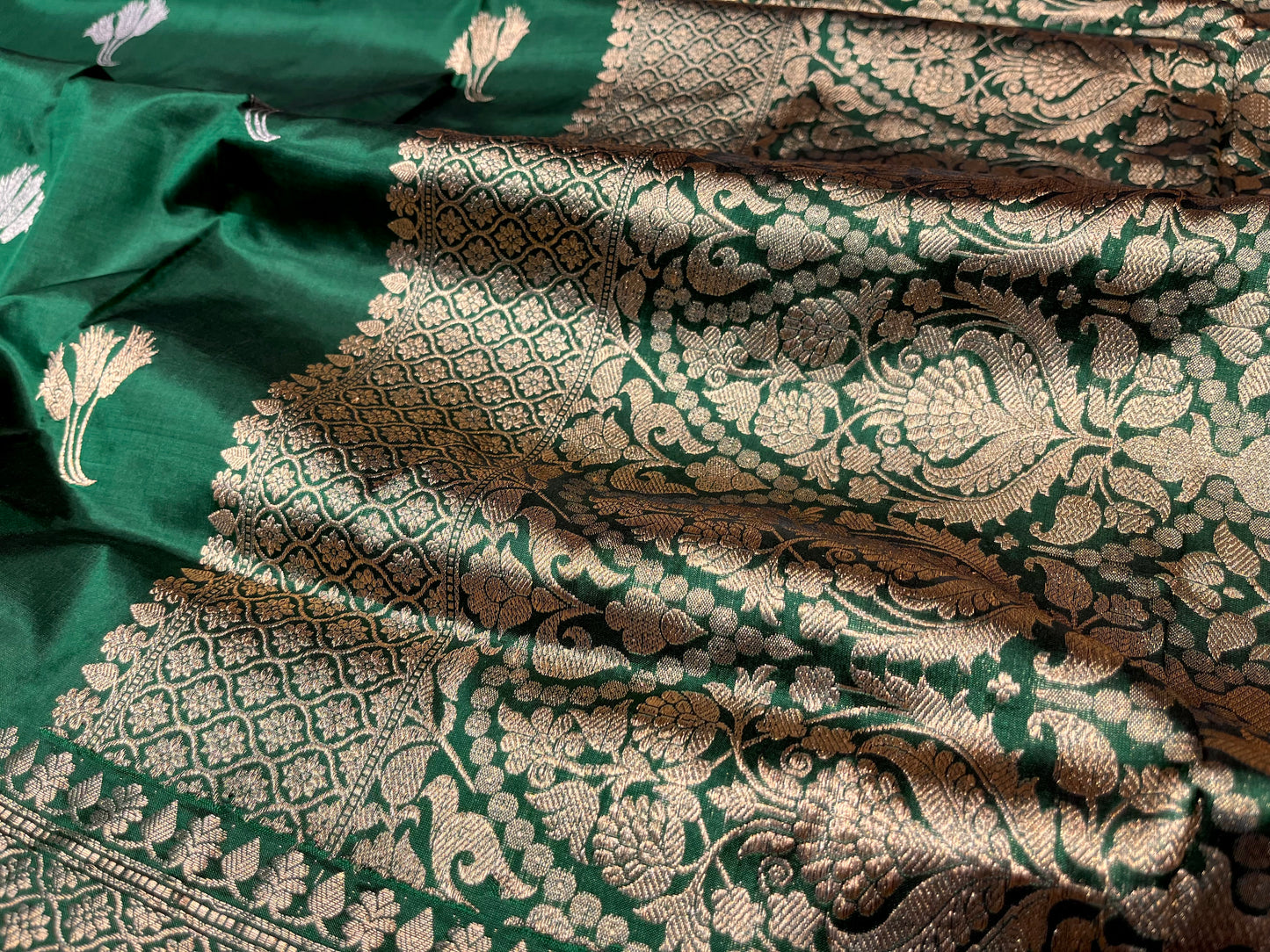 BOTTLE GREEN COLOUR PURE BANARASI KATAN SILK SAREE Embellished WITH GOLDEN & SILVER ZARI WEAVES
