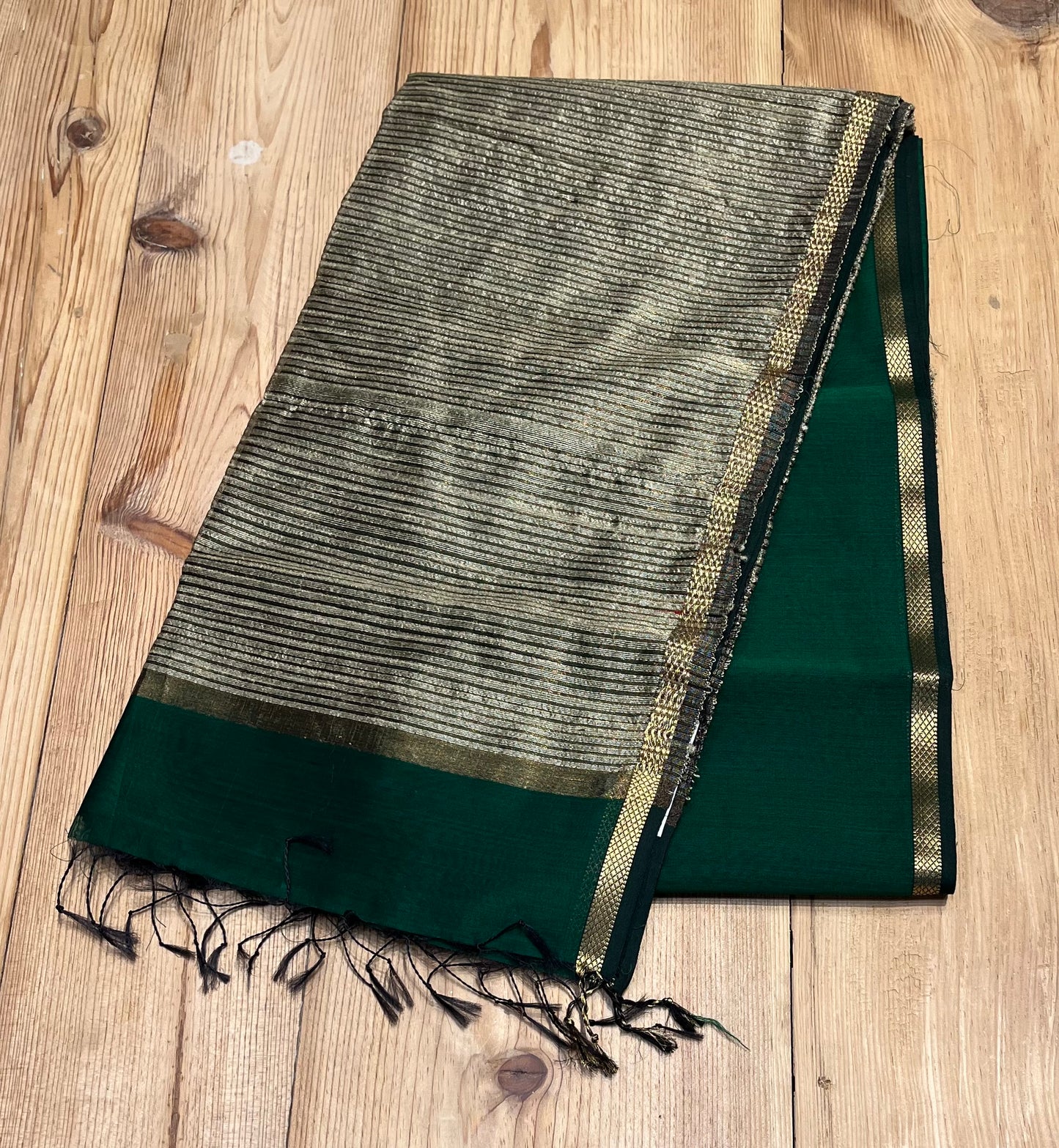 BOTTLE GREEN COLOUR COTTON SILK MAHESHWARI SAREE