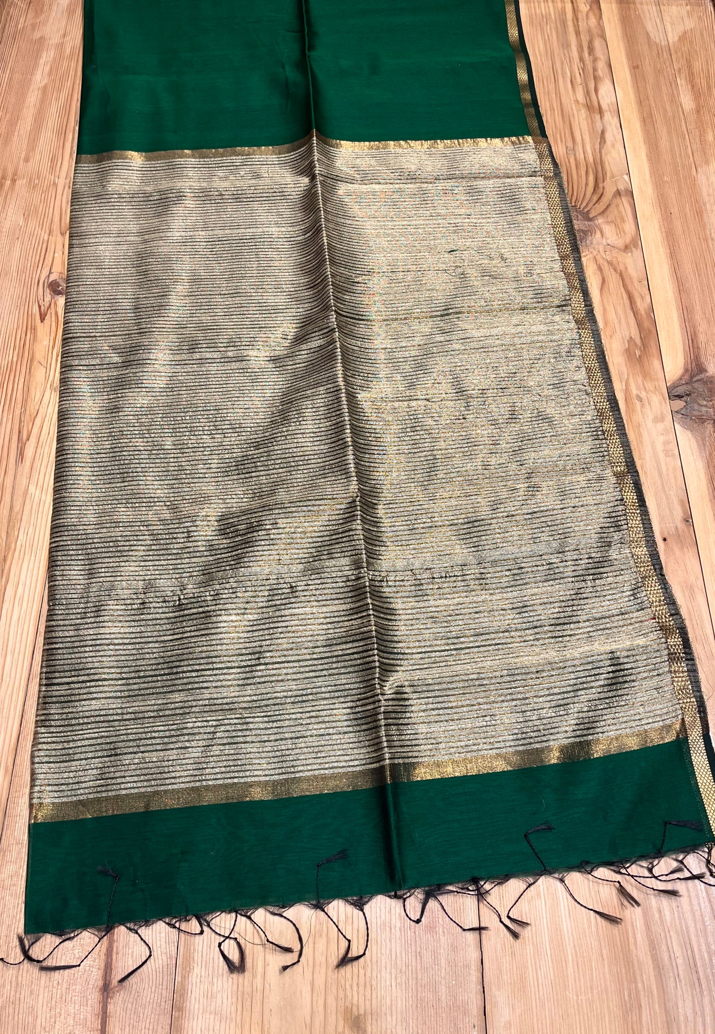 BOTTLE GREEN COLOUR COTTON SILK MAHESHWARI SAREE