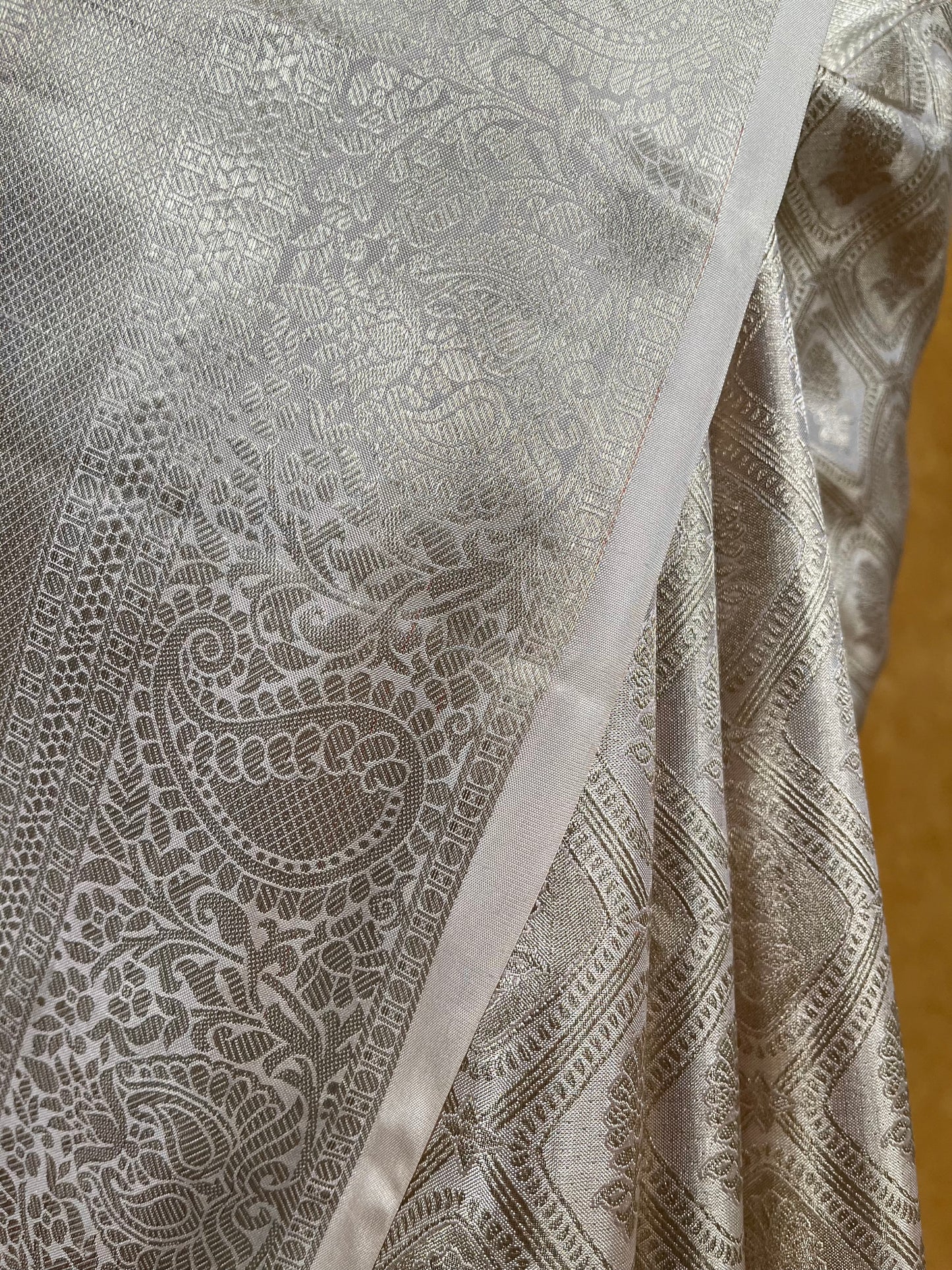 SILVER COLOUR PURE KANJIVARAM SAREE EMBELLISHED WITH ZARI WEAVES