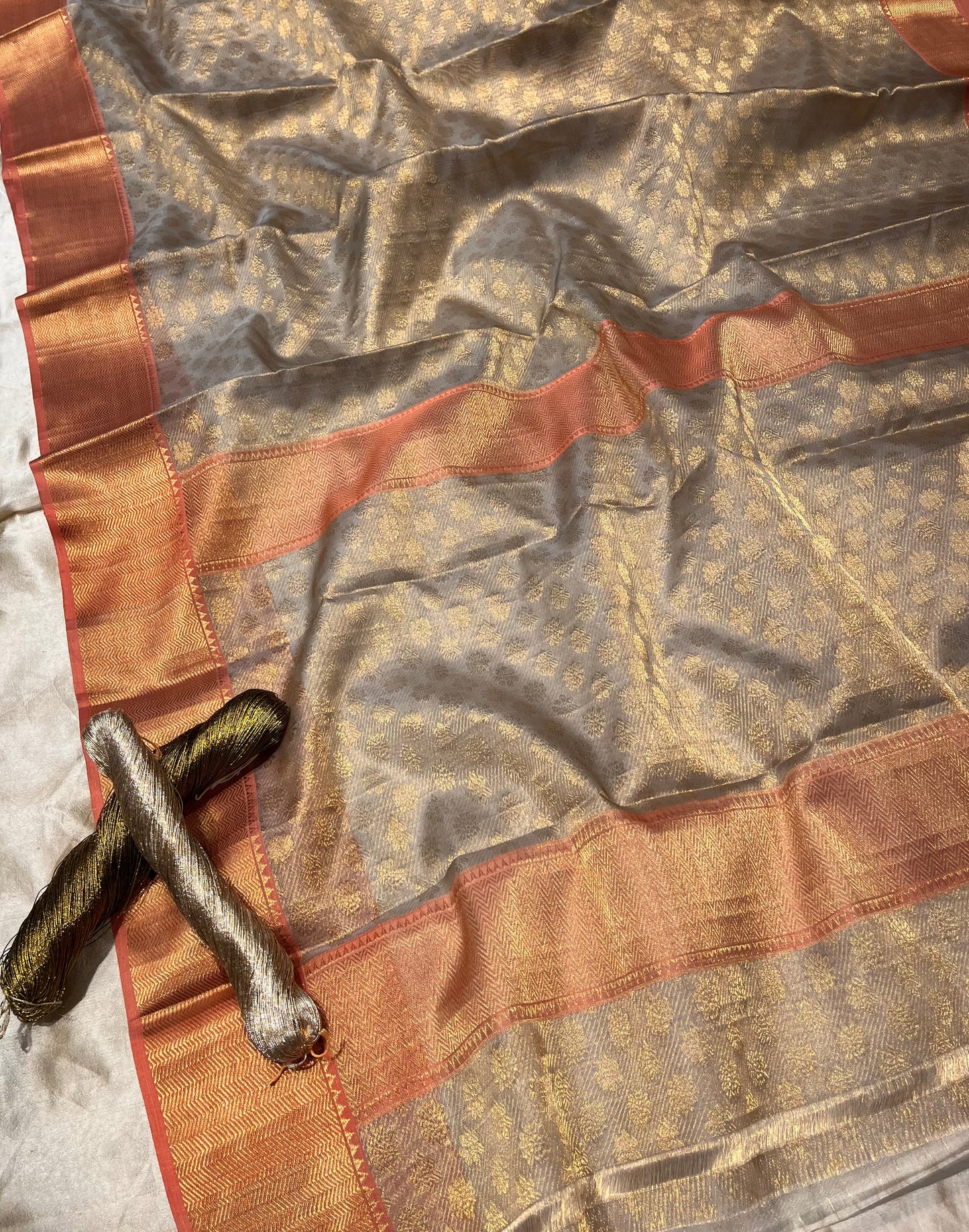 GREY COLOUR CHANDERI TISSUE HANDLOOM SAREE WITH CONTRAST BORDER & ZARI WEAVES