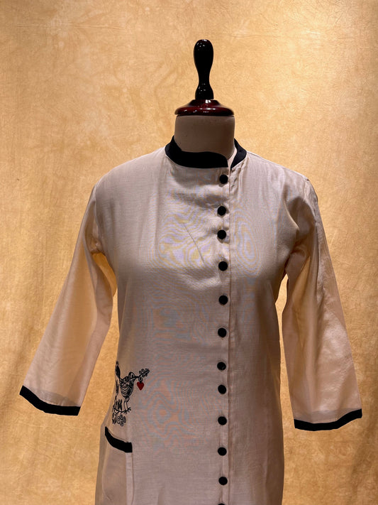 OFF WHITE COLOUR CHANDERI SILK FRONT OPEN KURTA EMBELLISHED WITH RESHAM EMBROIDERY BY SIDDHAIKA