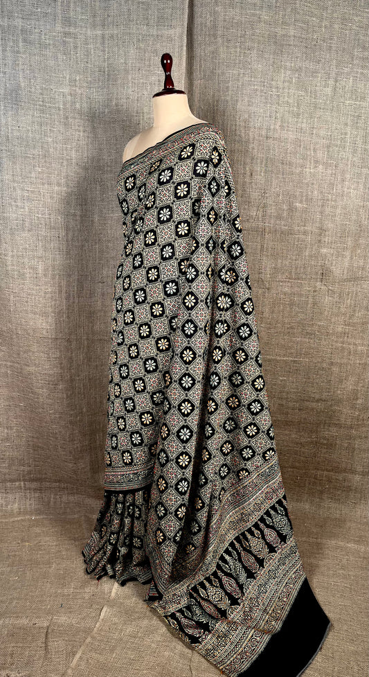 BLACK COLOUR SEMI SILK KALAMKARI FRENCH KNOT EMBROIDERED SAREE