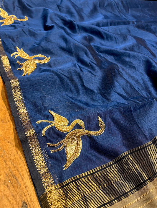 BLUE COLOUR MAHESHWARI HAND EMBROIDERED HANDLOOM SAREE EMBELLISHED WITH ZARDOZI WORK ( DELIVERY IN 25 DAYS ) - Kothari Sons