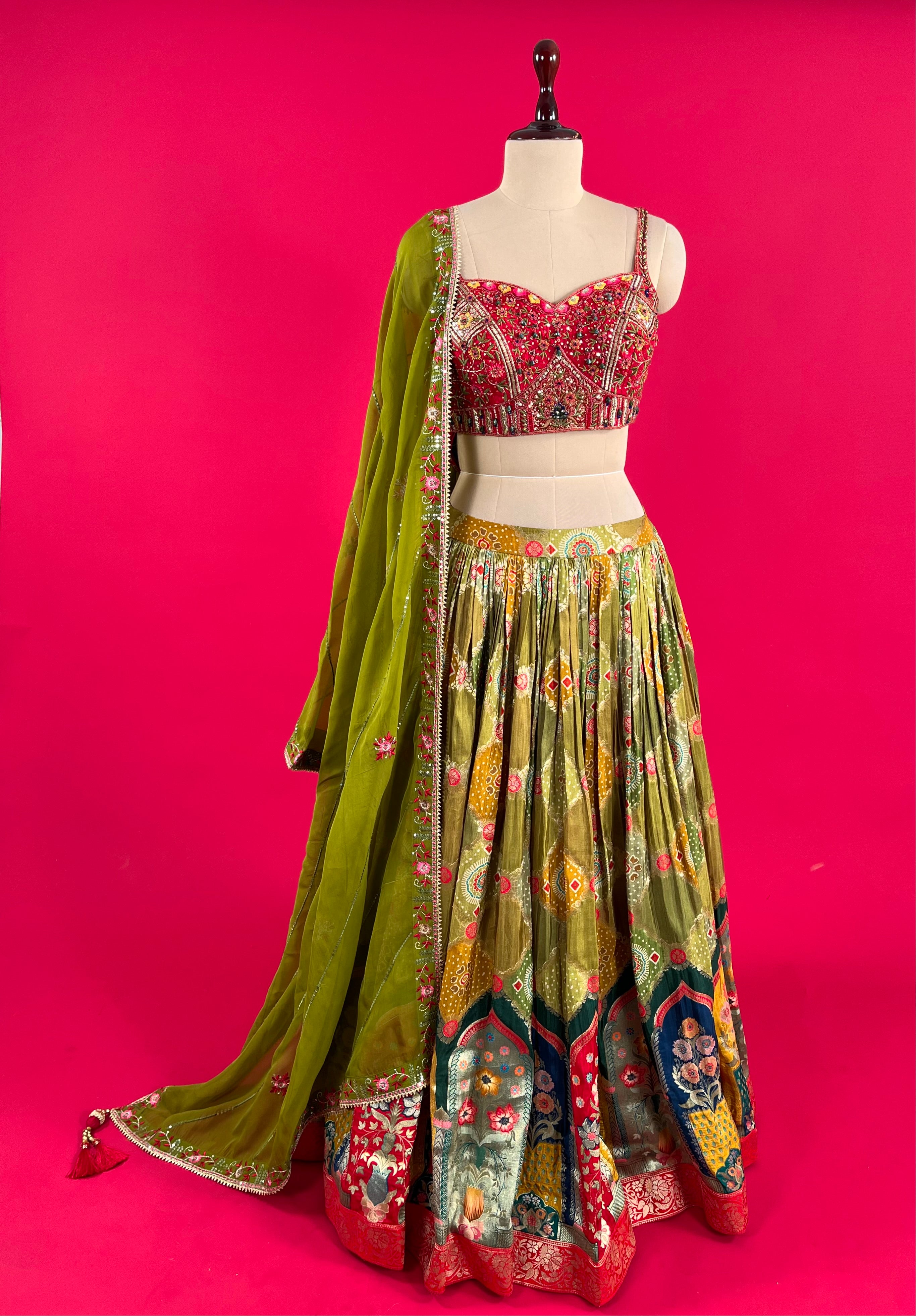 Crop top and skirt for mehndi best sale