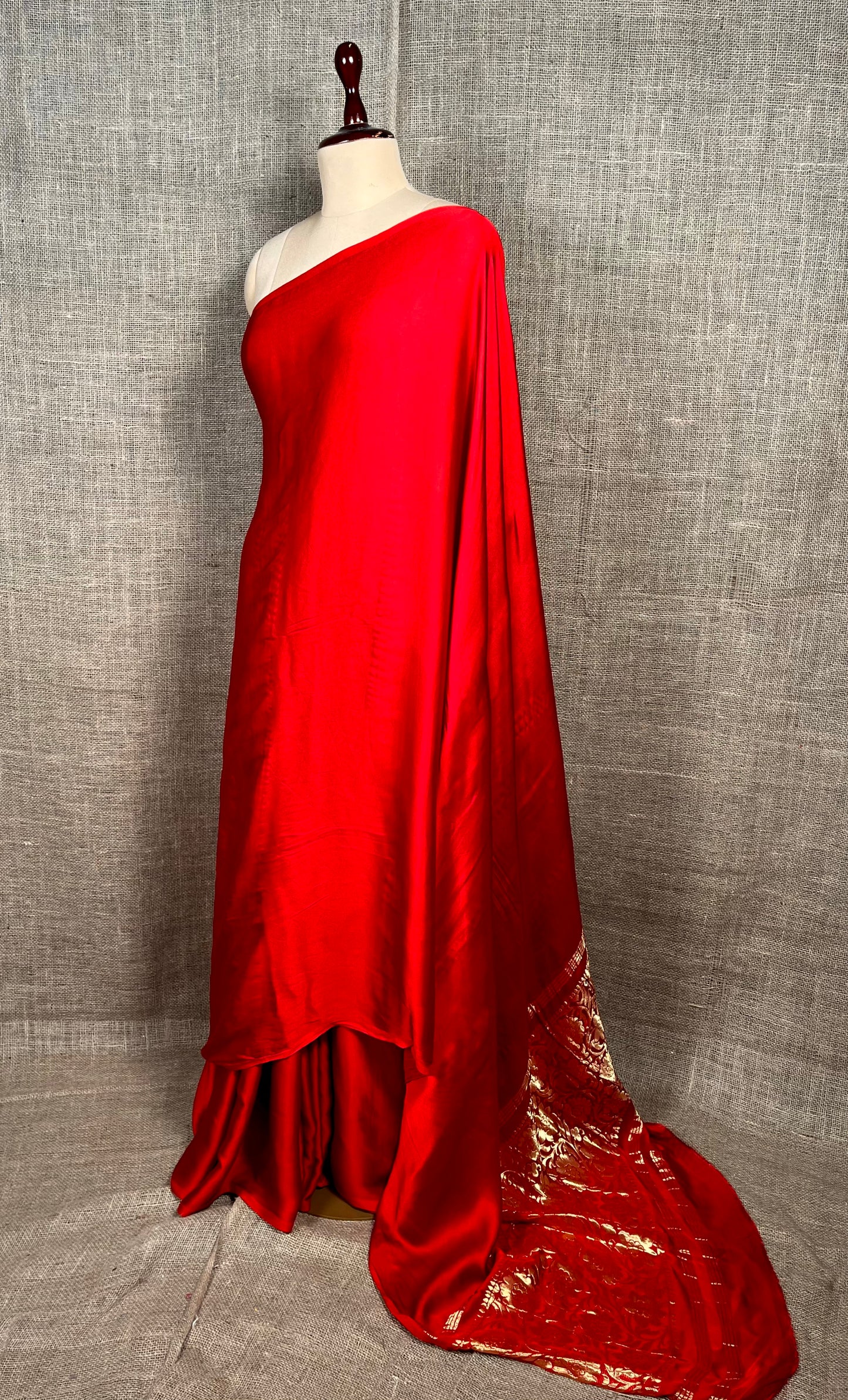 RED COLOUR MODAL SILK ZARI PALLU SAREE