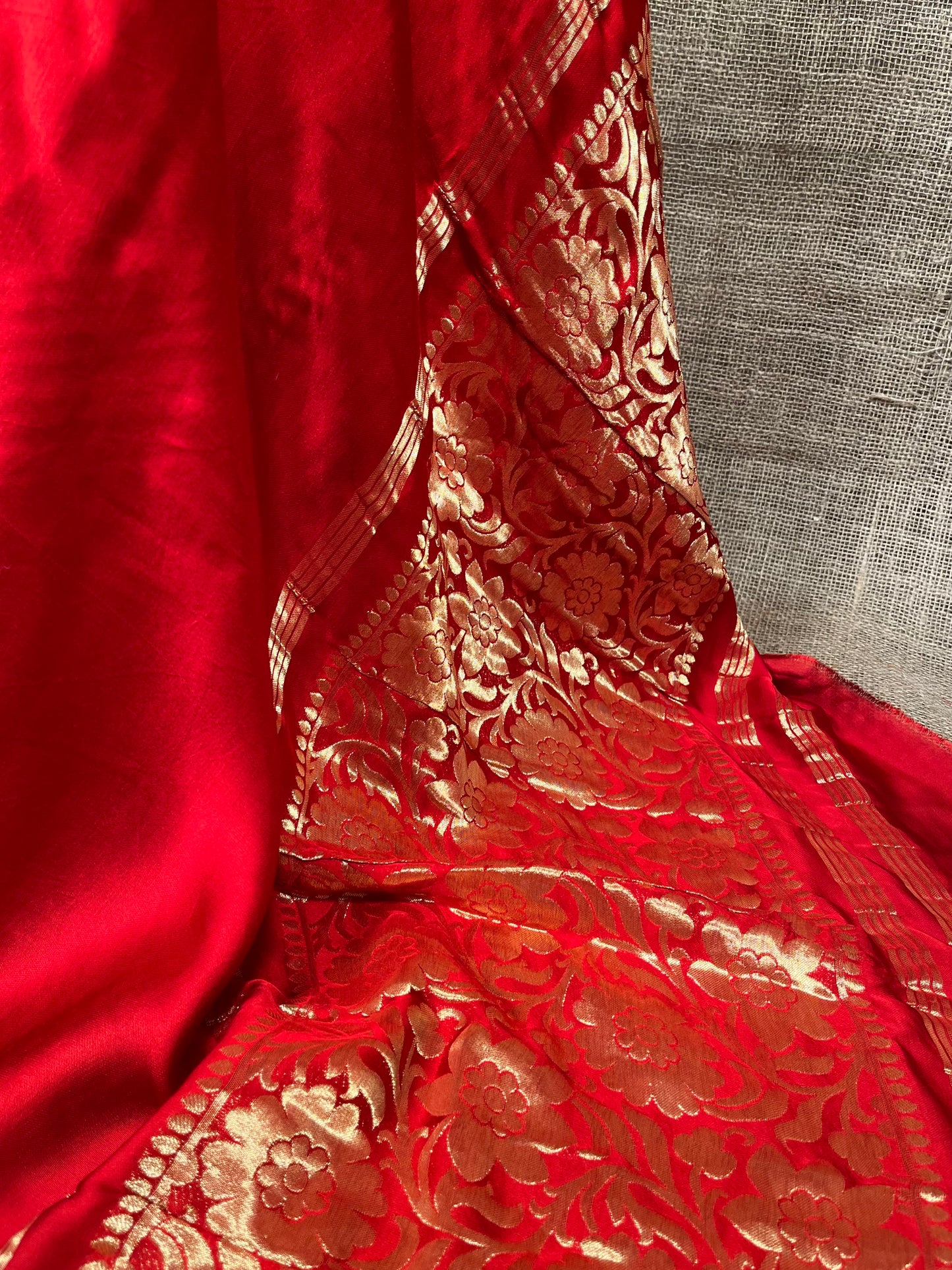 RED COLOUR MODAL SILK ZARI PALLU SAREE