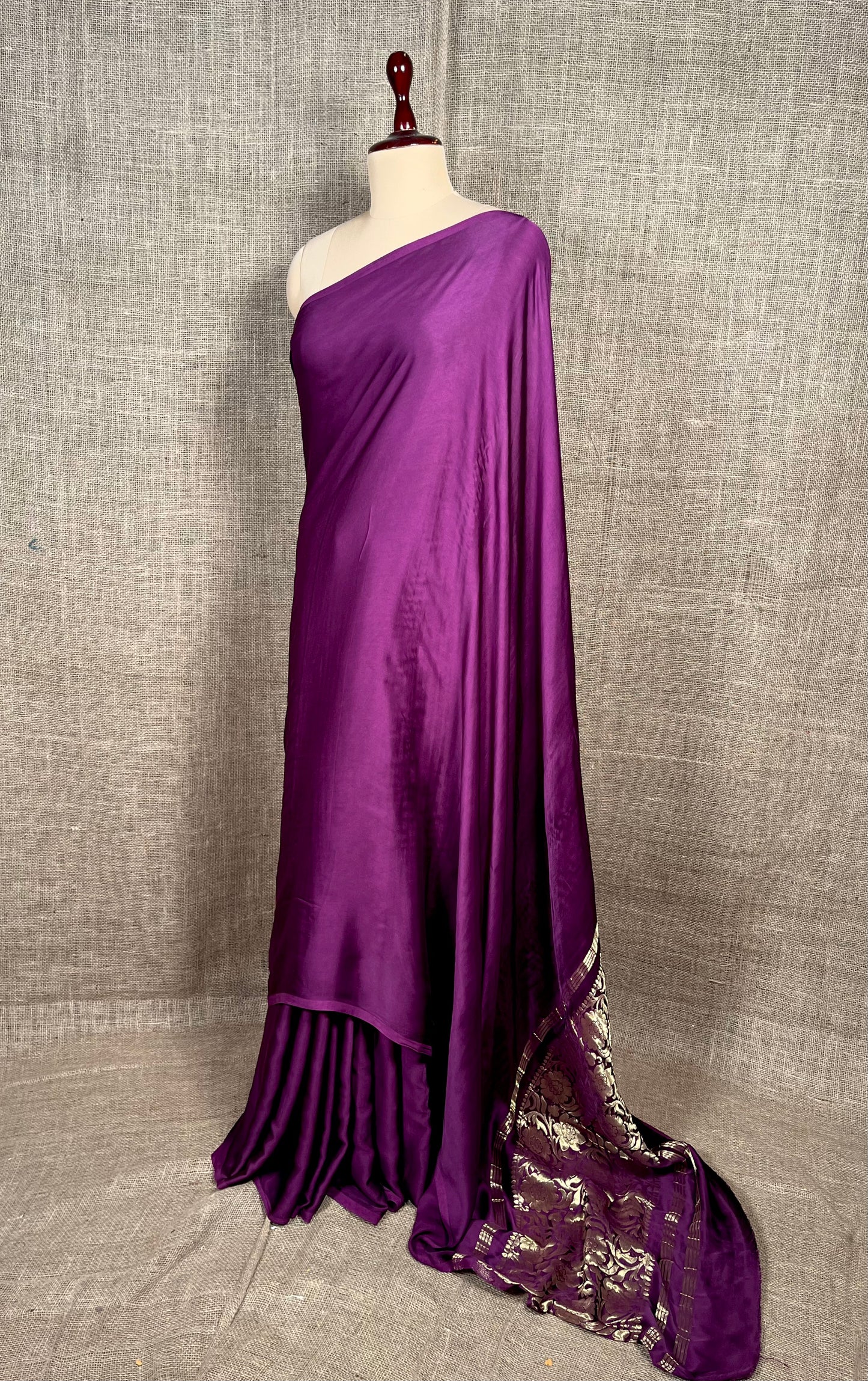 MAGENTA COLOUR MODAL SILK ZARI PALLU SAREE