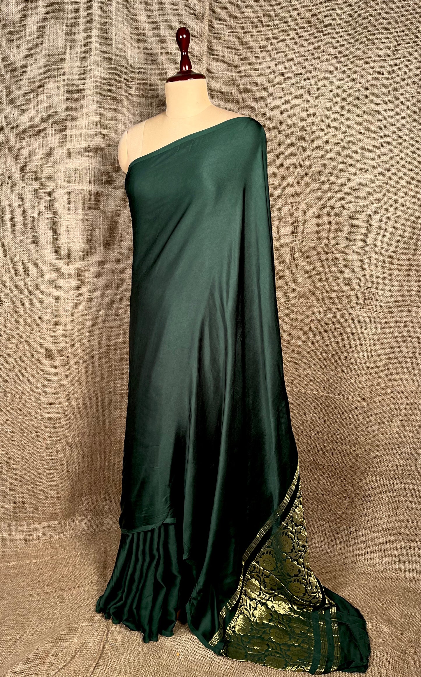 BOTTLE GREEN COLOUR MODAL SILK ZARI PALLU SAREE