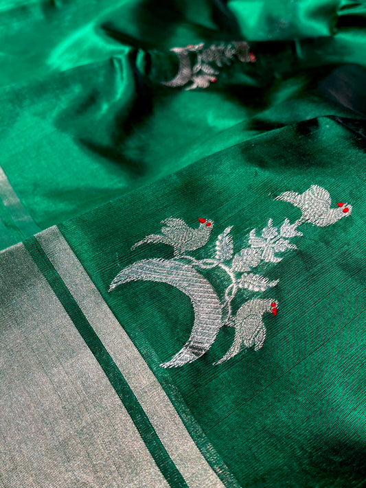 GREEN COLOR CHANDERI PATTU SILK SAREE EMBELLISHED WITH ZARI WEAVES