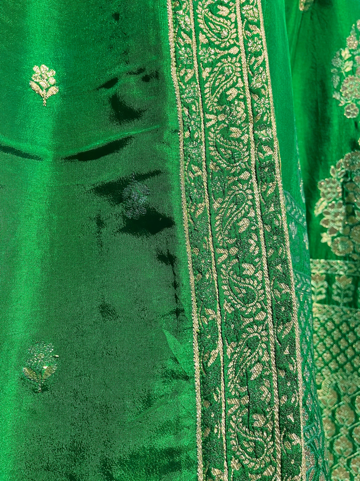 ( DELIVERY IN 25 DAYS ) GREEN COLOUR BANARASI SILK LEHENGA WITH UNSTITCHED BLOUSE EMBELLISHED WITH ZARI WEAVES