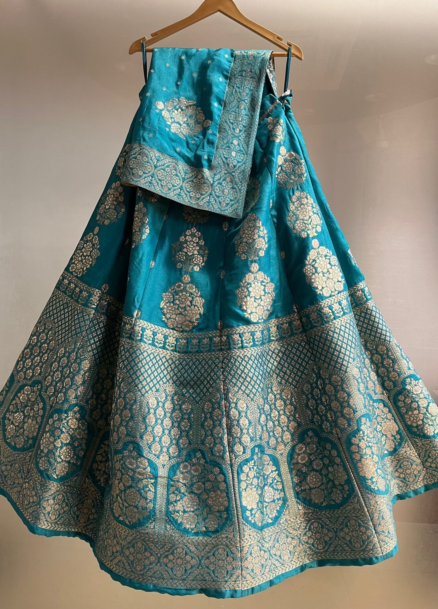 ( DELIVERY IN 25 DAYS ) TURQUOISE COLOUR BANARASI PURE SILK LEHENGA WITH UNSTITCHED BLOUSE EMBELLISHED WITH ZARIWEAVES