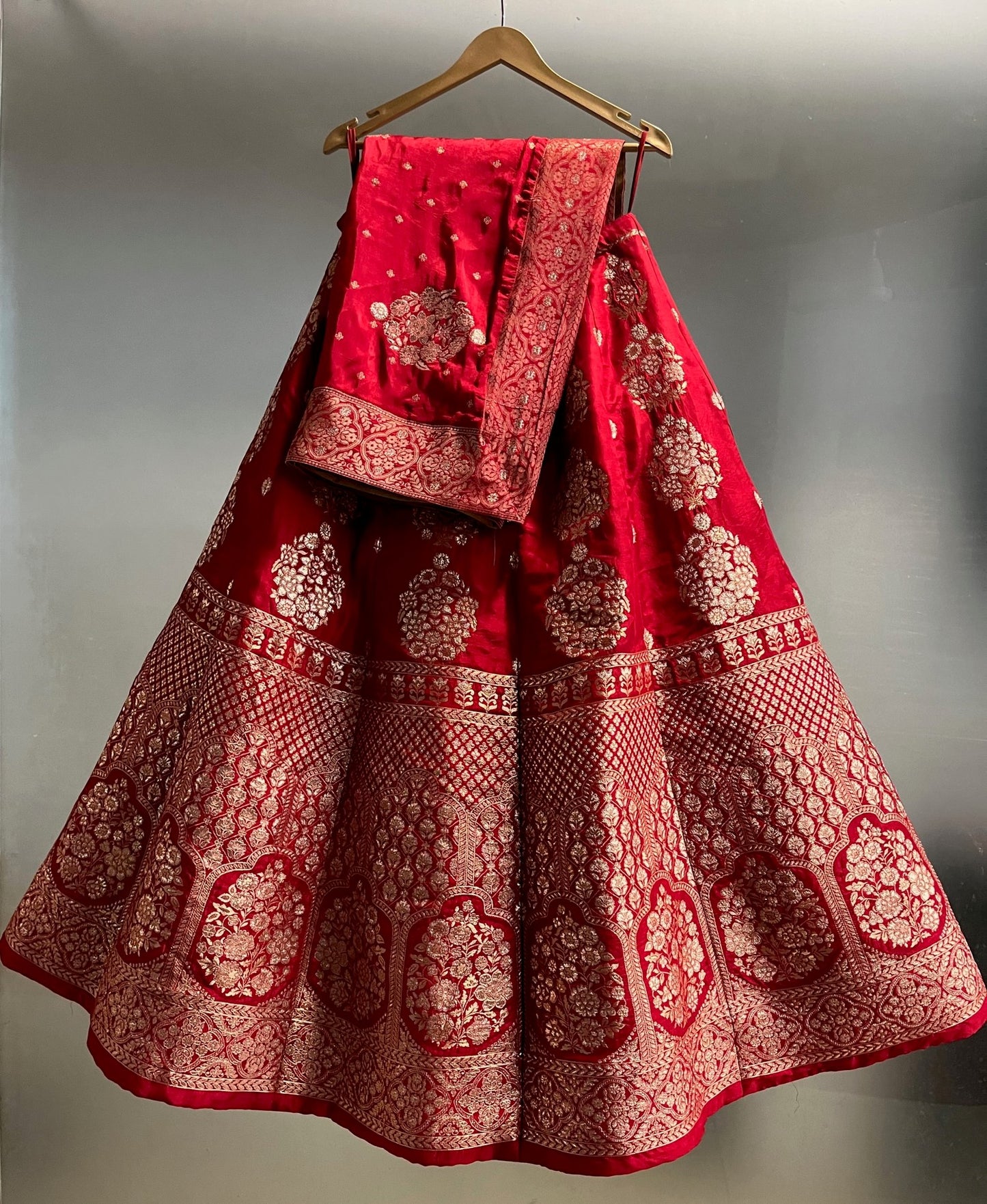 ( DELIVERY IN 25 DAYS ) RED COLOUR BANARASI PURE SILK LEHENGA WITH UNSTITCHED BLOUSE EMBELLISHED WITH ZARI WEAVES