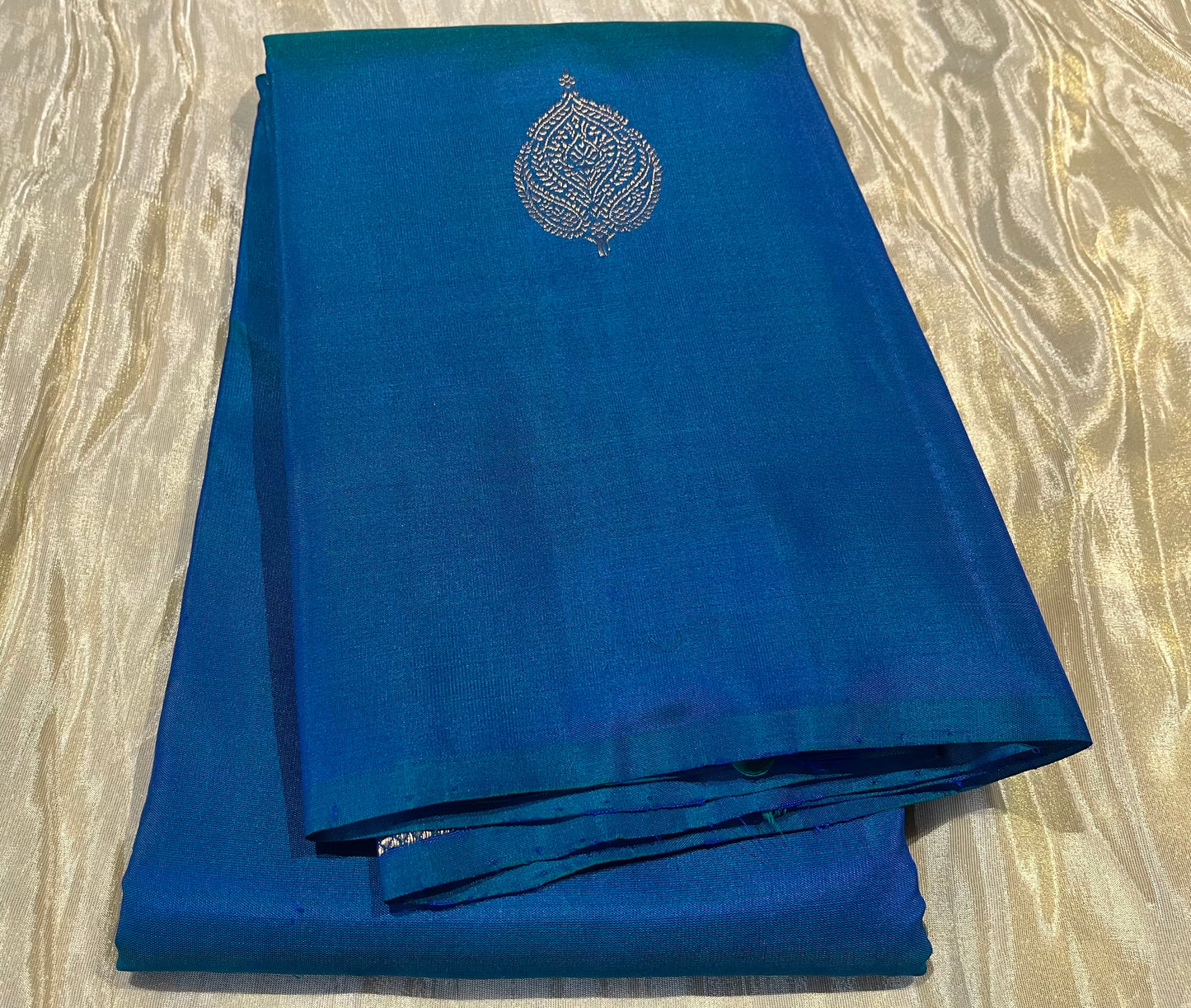 BLUE COLOR PURE  KANJIVARAM SILK SAREE EMBELLISHED WITH ZARI WEAVES