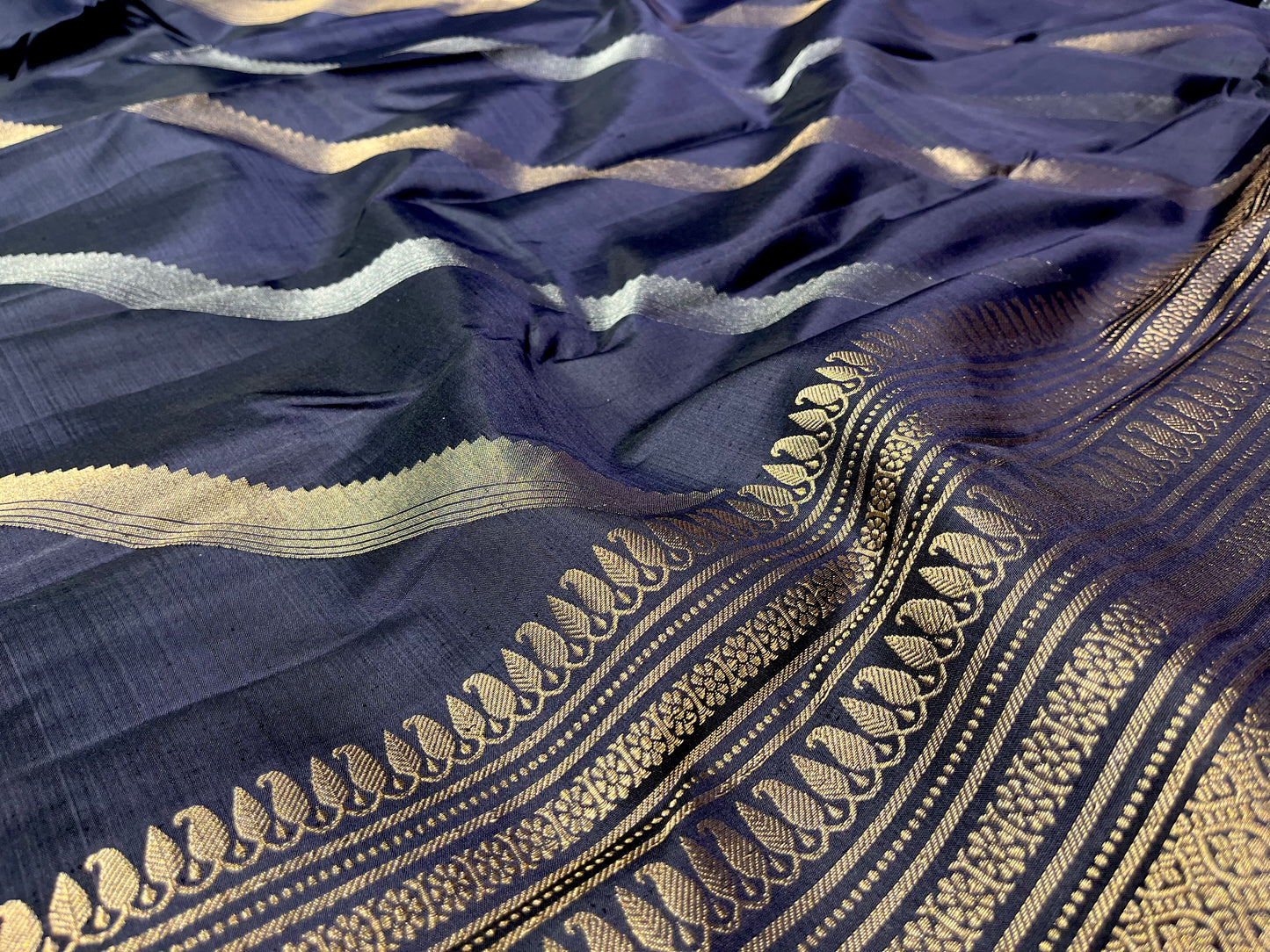 BLUE COLOR PURE KANJIVARAM SILK SAREE EMBELLISHED WITH ZARI WEAVES