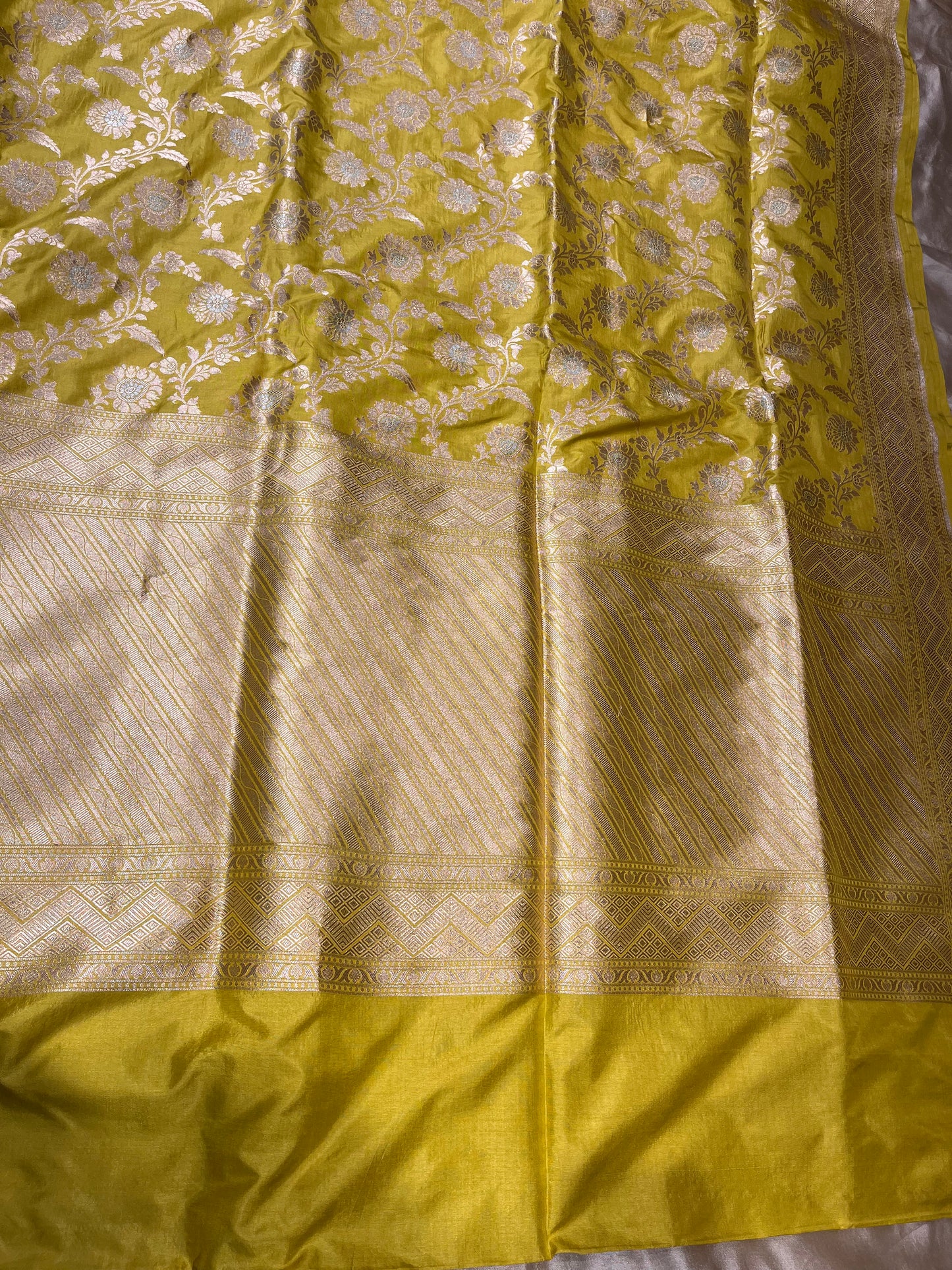 LEMON YELLOW COLOUR PURE BANARASI SILK SAREE EMBELLISHED WITH ZARI WEAVES