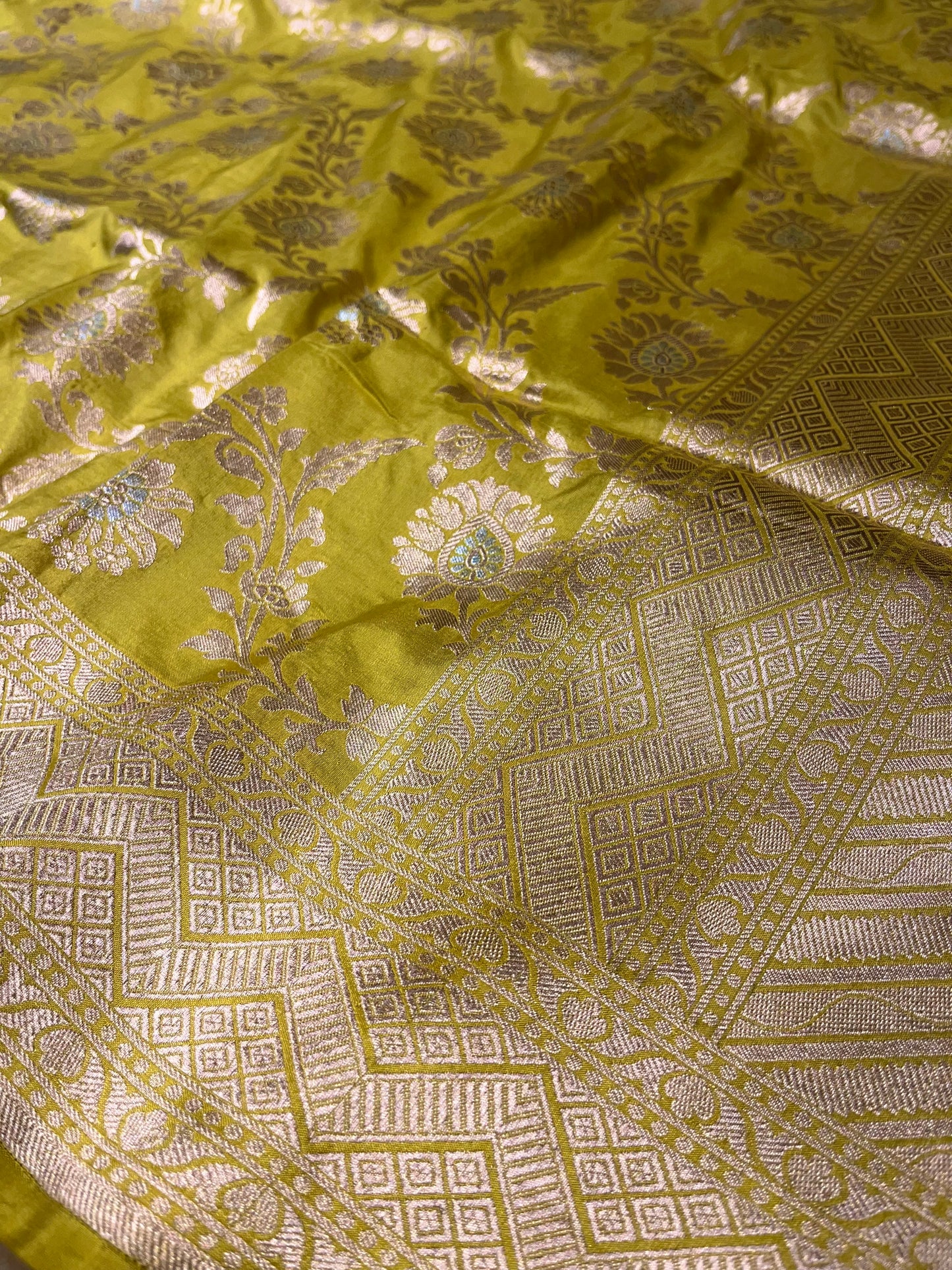 LEMON YELLOW COLOUR PURE BANARASI SILK SAREE EMBELLISHED WITH ZARI WEAVES