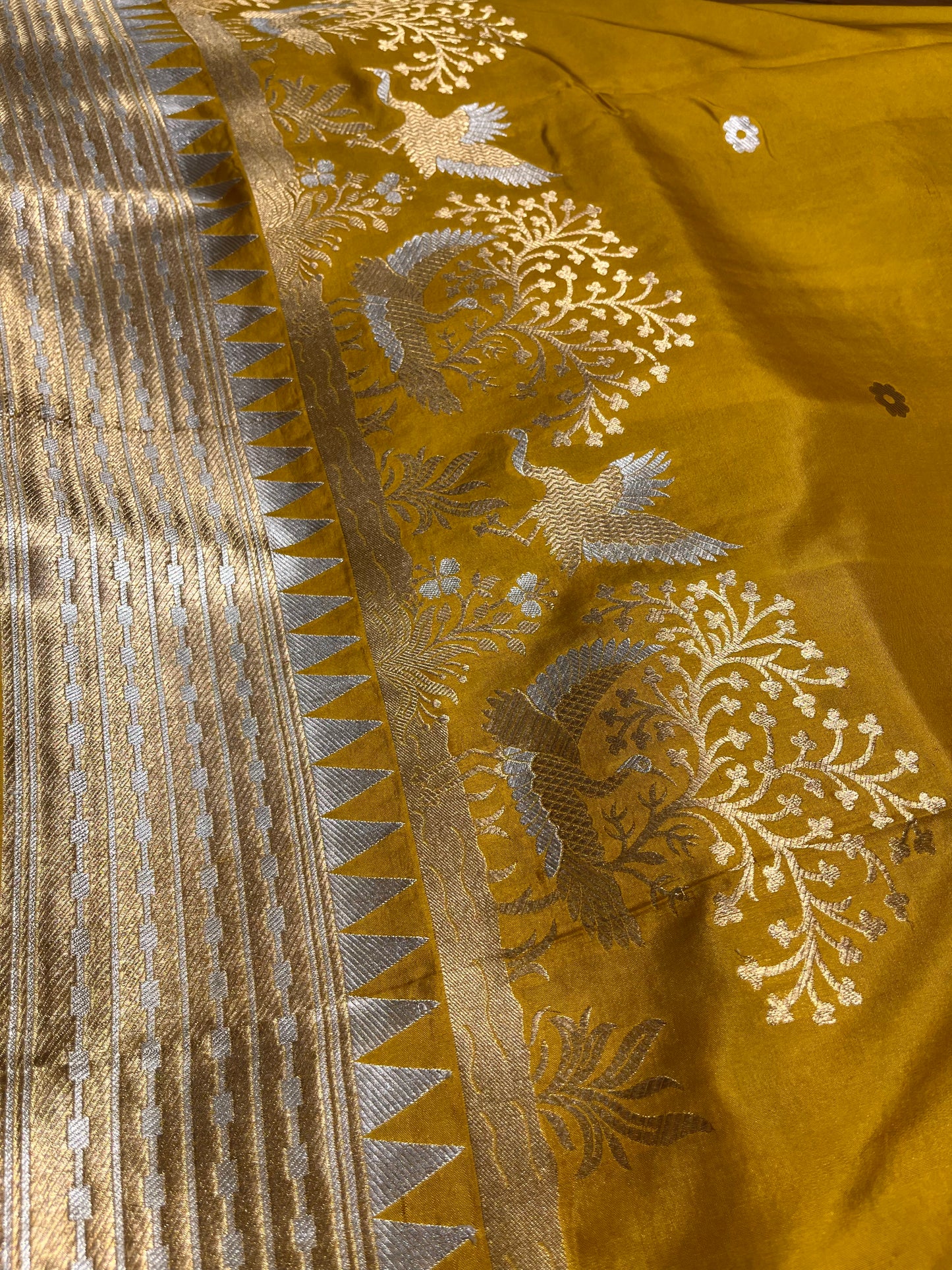 MUSTARD YELLOW COLOUR PURE BANARASI KATAN SILK SAREE EMBELLISHED WITH ZARI WEAVES