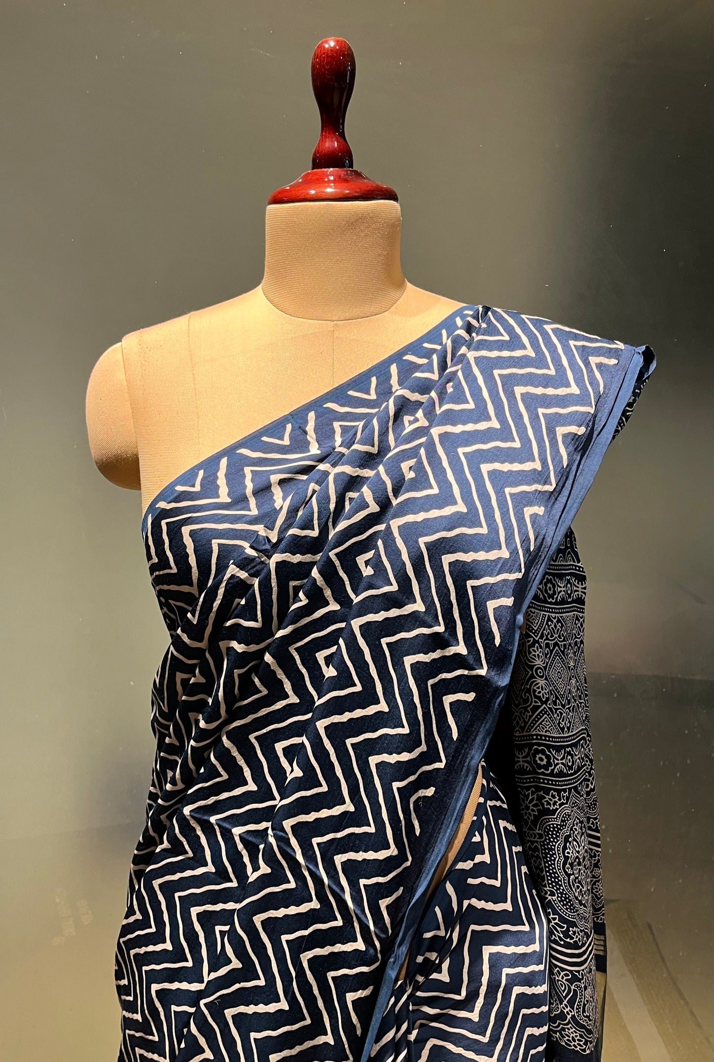 BLUE COLOUR MODAL SILK ZIG ZAG PATTERN SAREE