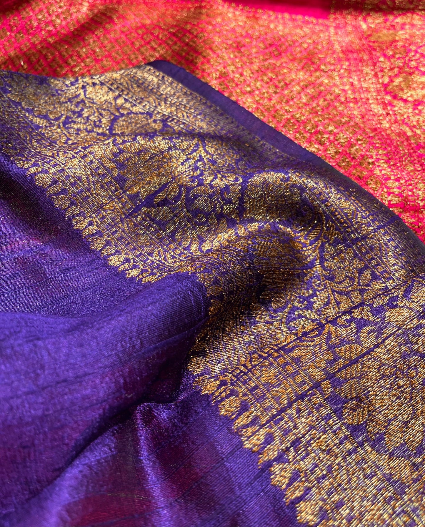 HOT PINK COLOUR KUCHAI RAW SILK SAREE WITH CONTRAST BLOUSE EMBELLISHED WITH ZARI BORDER