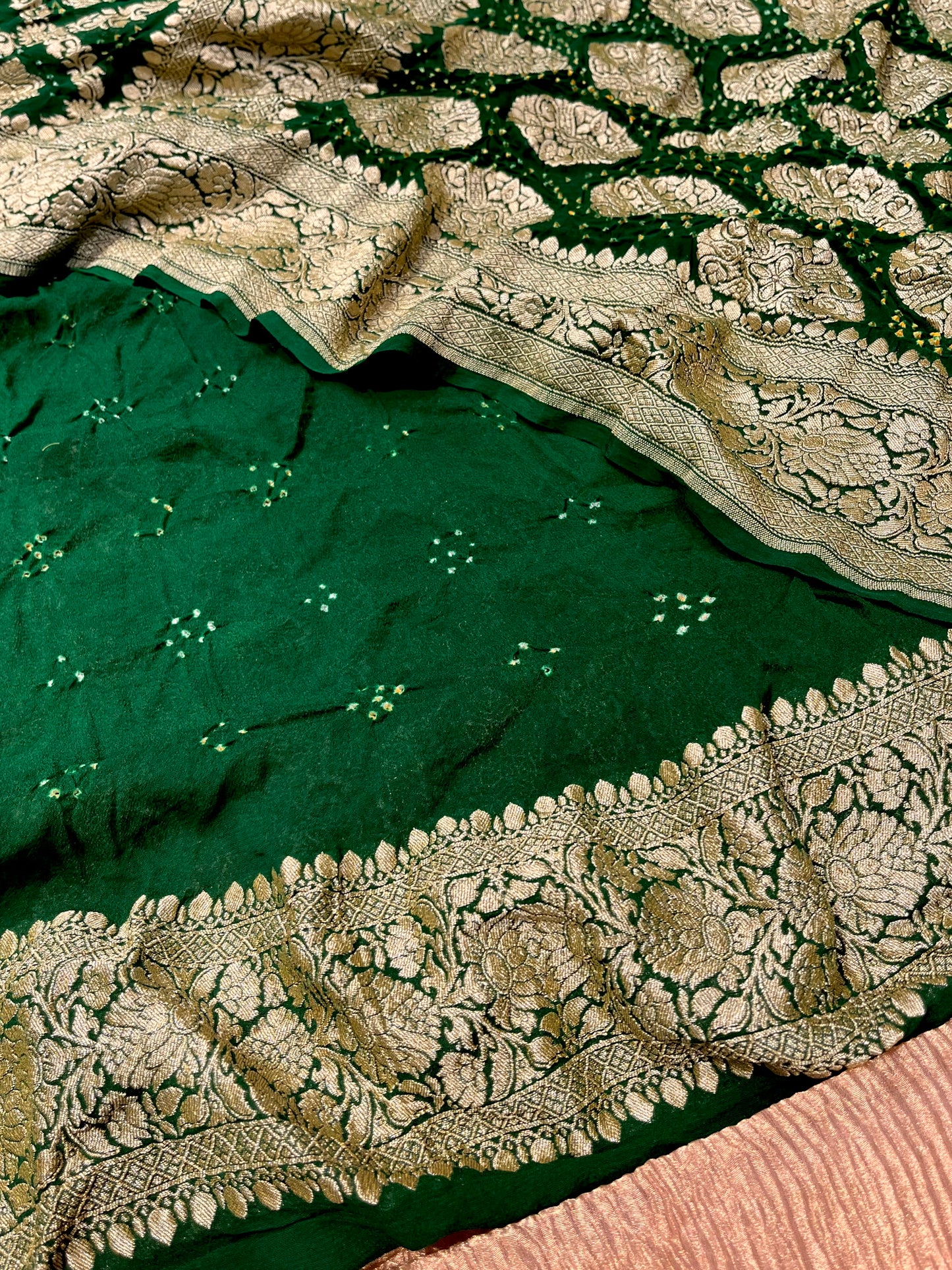 GREEN COLOUR PURE GEORGETTE KHADDI SAREE WITH BANDHANI PRINTD EMBELLISHED WITH ANTIQUE ZARI WEAVES