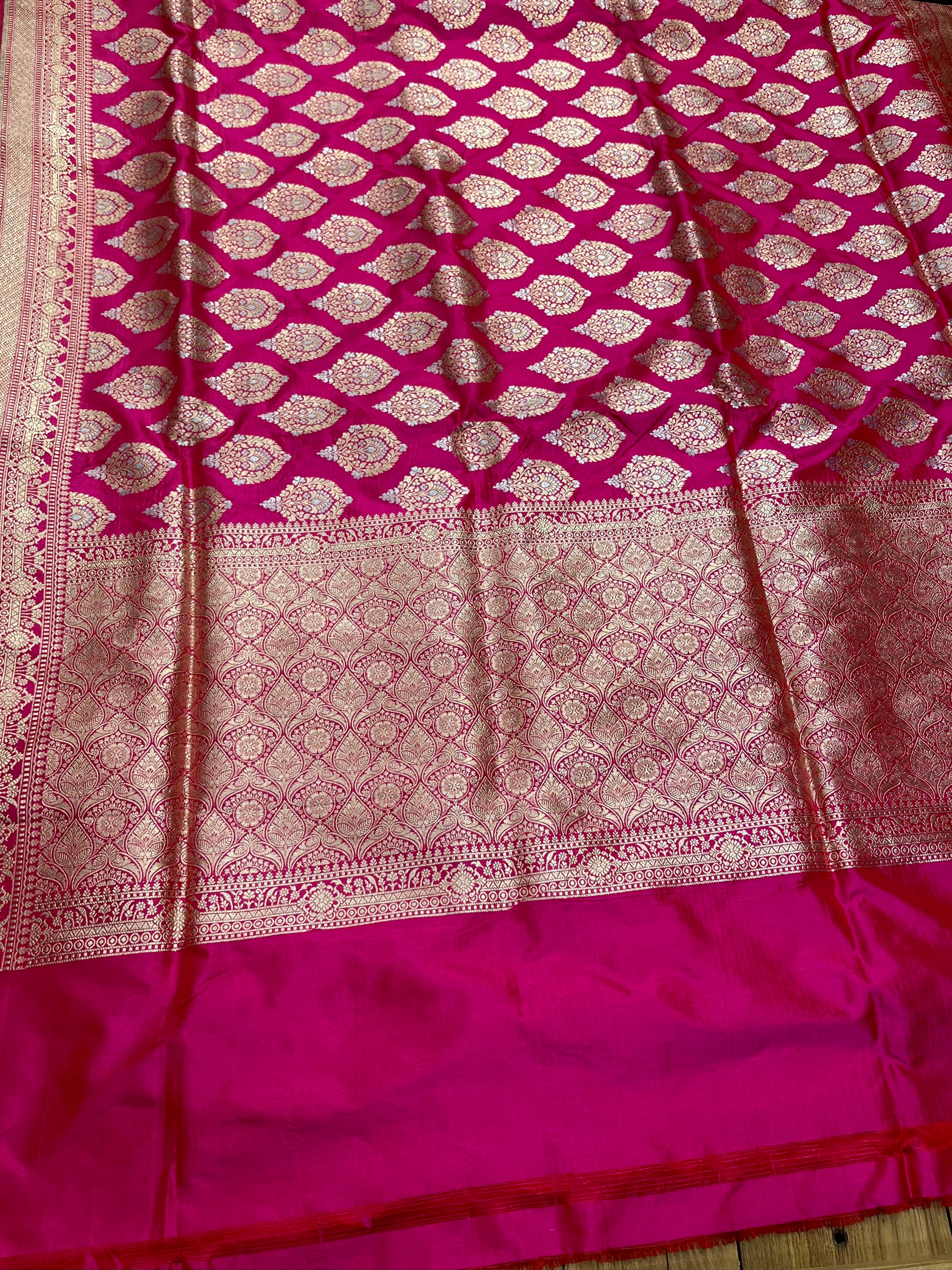 MAGENTA COLOUR PURE BANARASI HANDLOOM SILK BANARASI SAREE EMBELLISHED WITH ZARI WEAVES - Kothari Sons