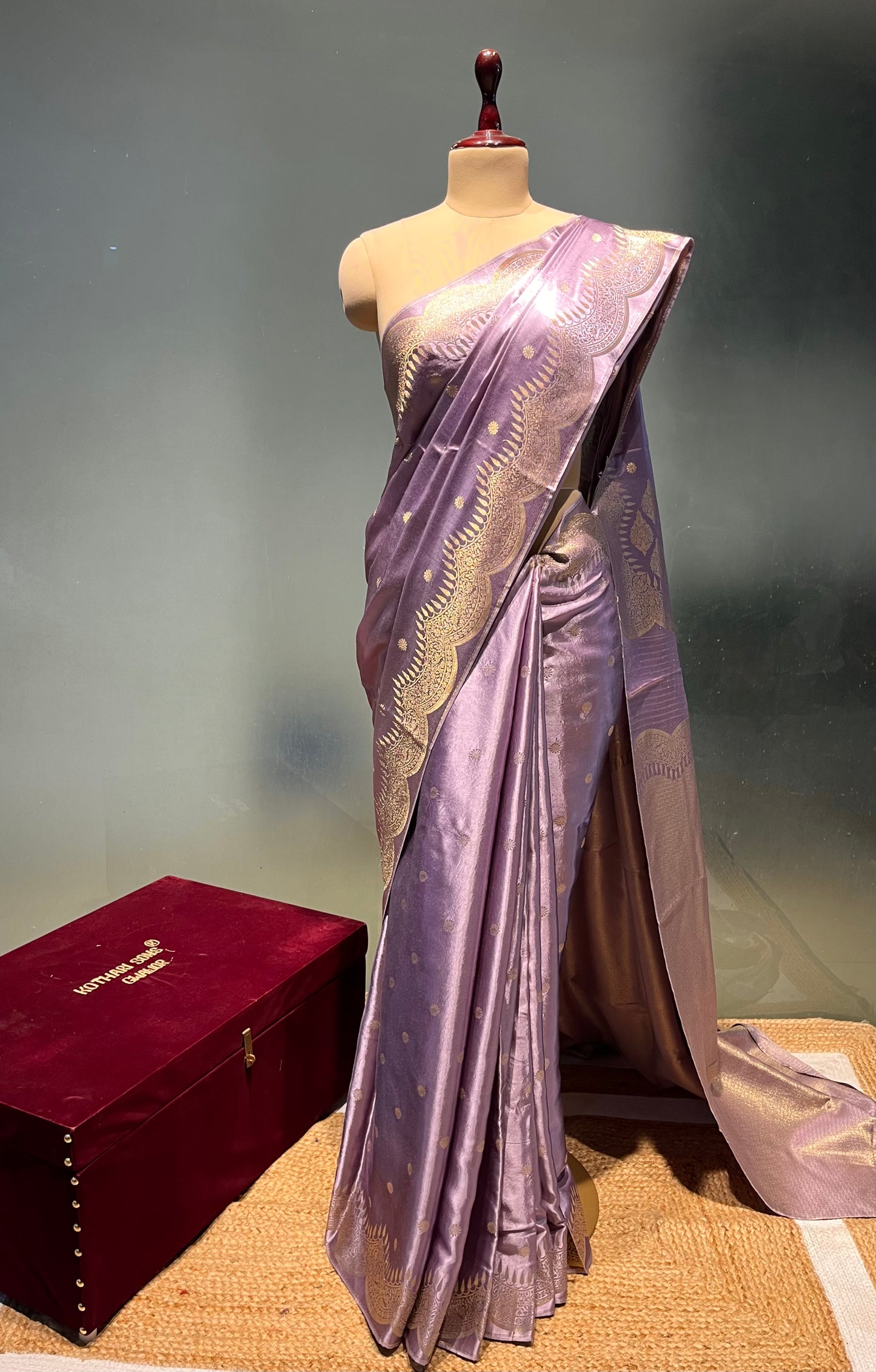 LAVENDER COLOUR SATIN SILK SAREE EMBELLISHED WITH ZARI WEAVES