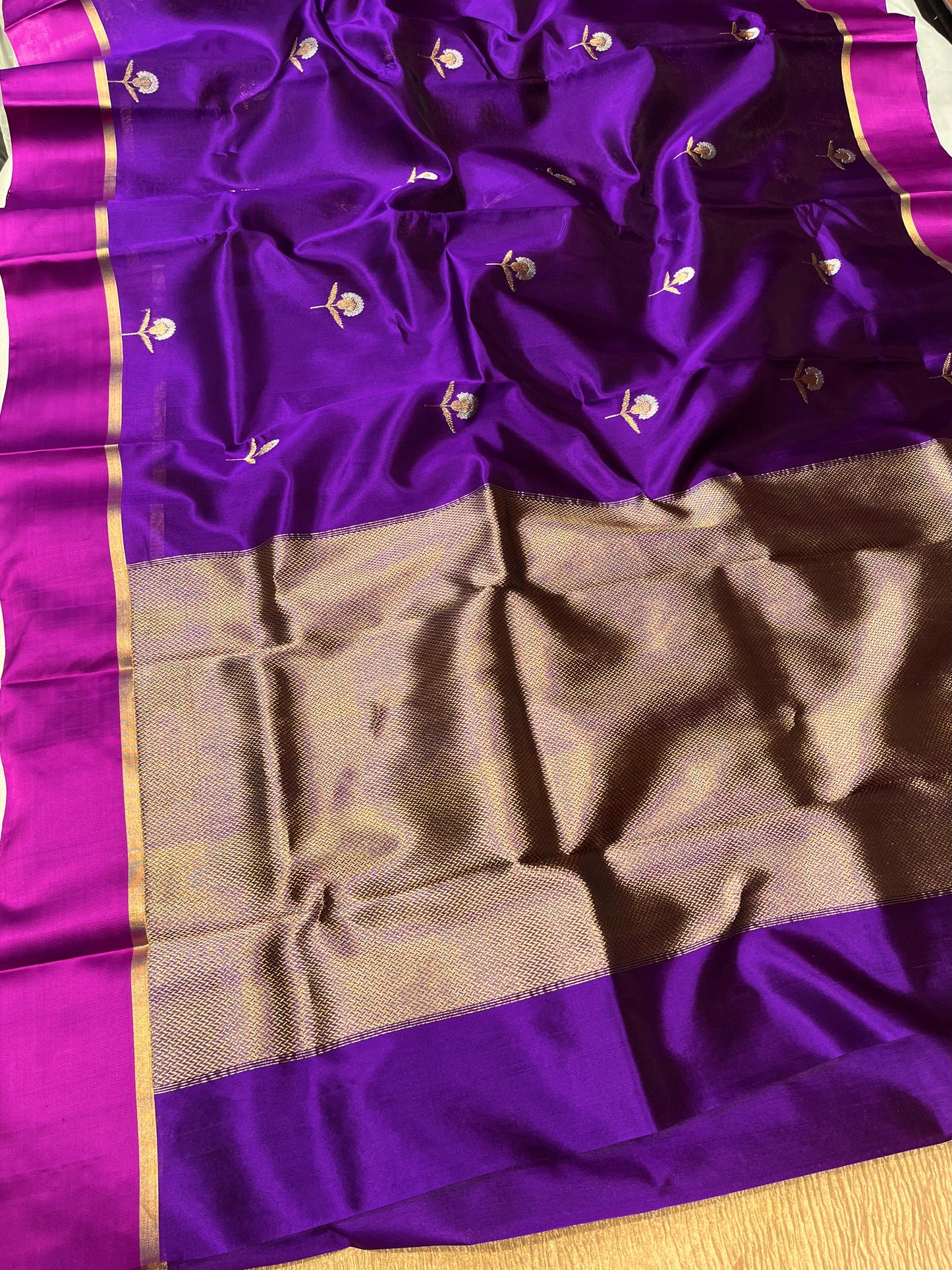 PURPLE COLOUR PURE CHANDERI PATTU SILK SAREE WITH CONTRAST BORDER EMBELLISHED WITH ZARI WEAVES