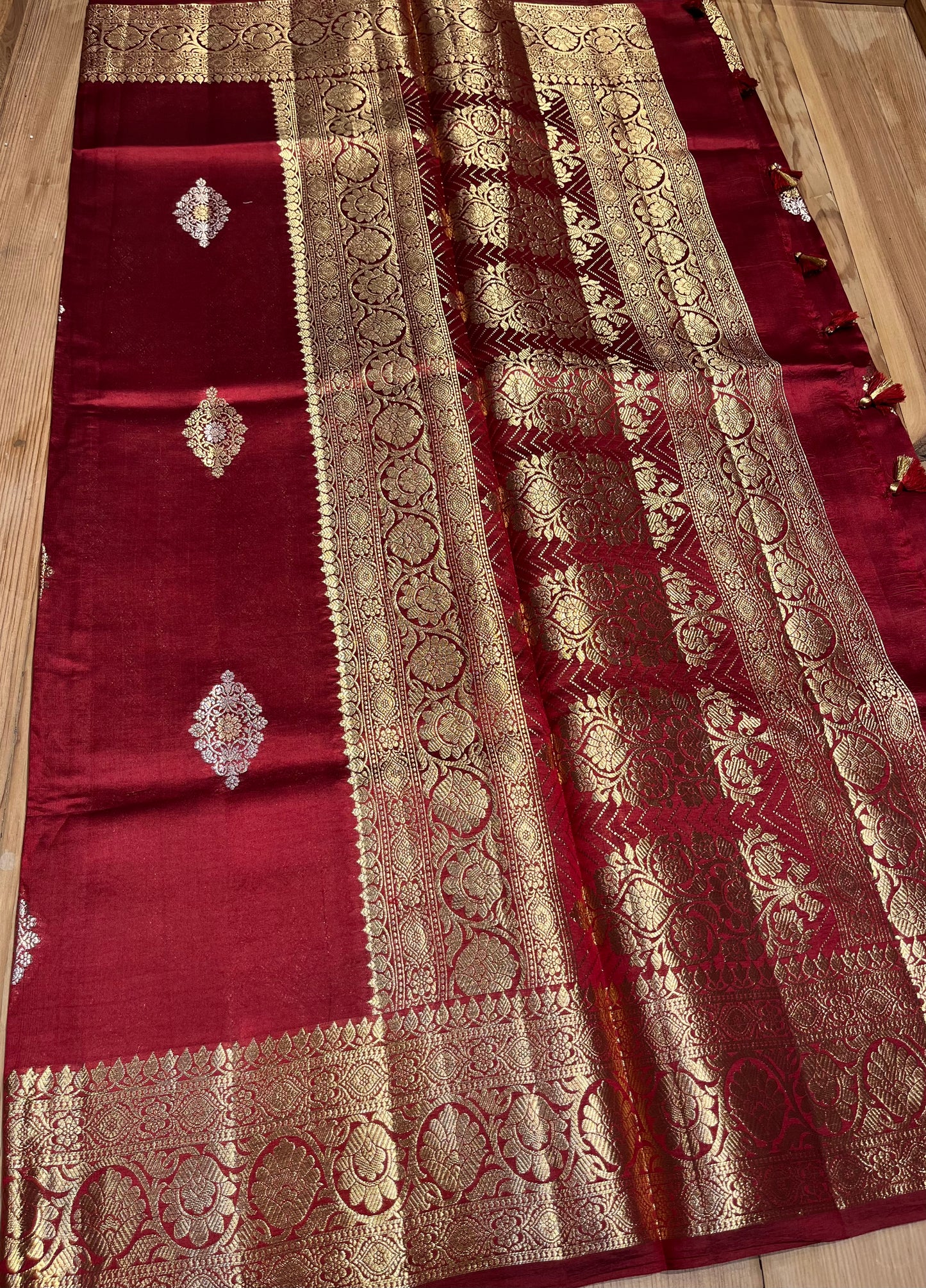 MAROON COLOUR PURE BANARASI SILK/CHINIYA SILK SAREE EMBELLIZED WITH ZARI WEAVES