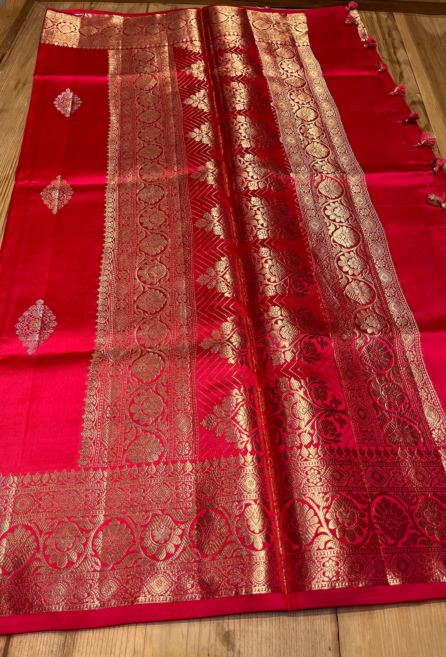 RANI PINK COLOUR PURE BANARASI SILK/CHINIYA SILK SAREE EMBELLISHED WITH ZARI WEAVES