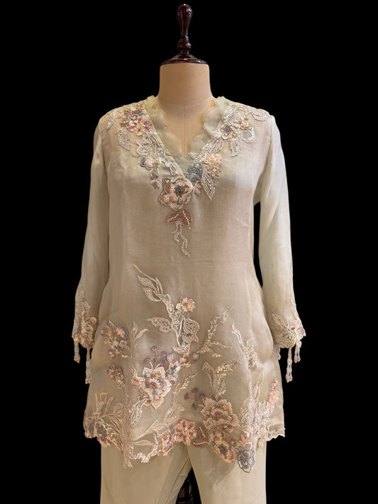 DUSTY BEIGE PURE ORGANZA CHANTILLY LACE APPLIQUÉ TOP WITH CREPE PANTS (DELIVERY IN 30 DAYS)