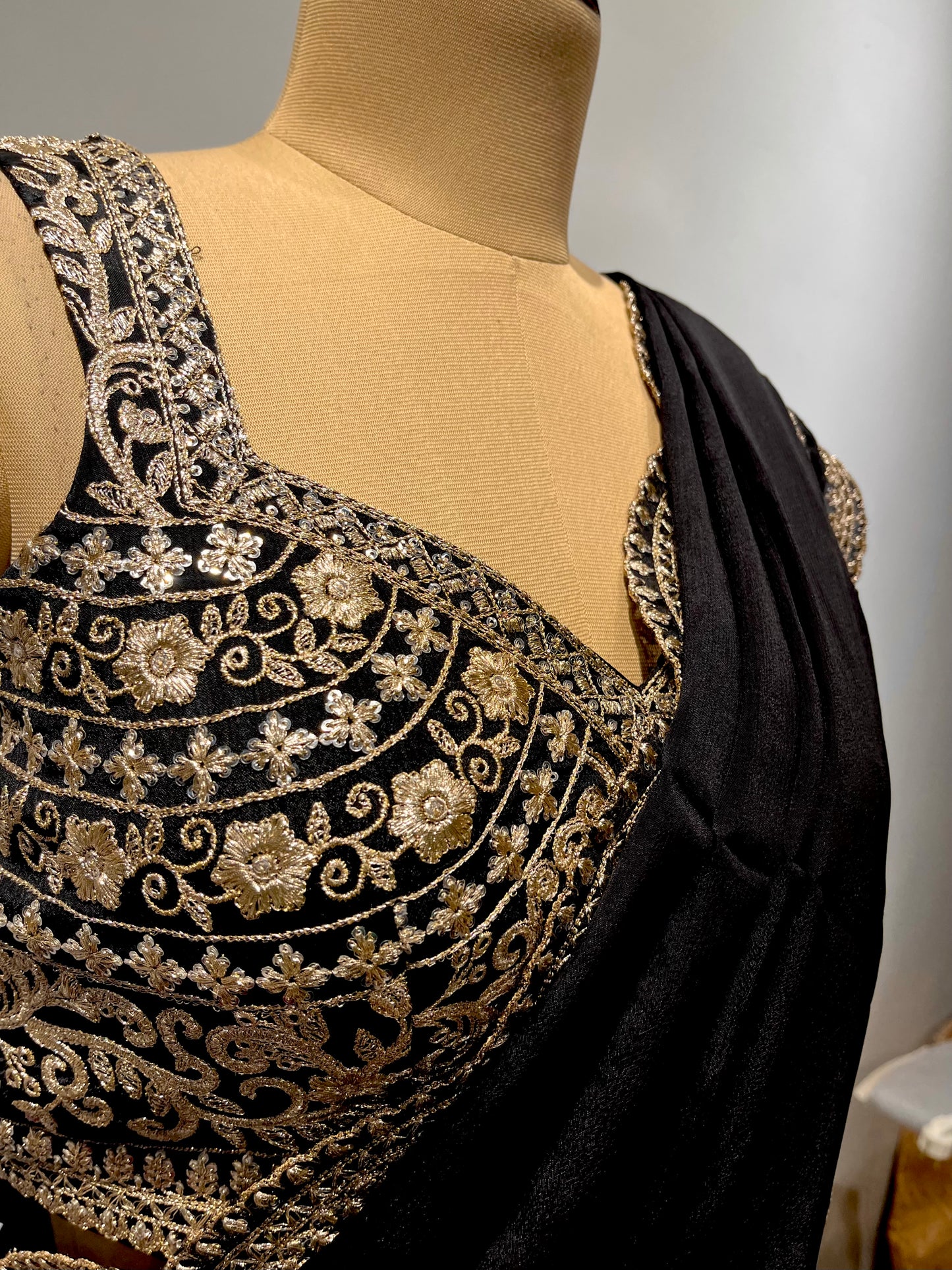 BLACK  COLOUR CHINON READYMADE BLOUSE EMBROIDERED SAREE EMBELLISHED WITH ZARI & SEQUINS WORK ( INCLUDE UNSTITCHED BLOUSE )