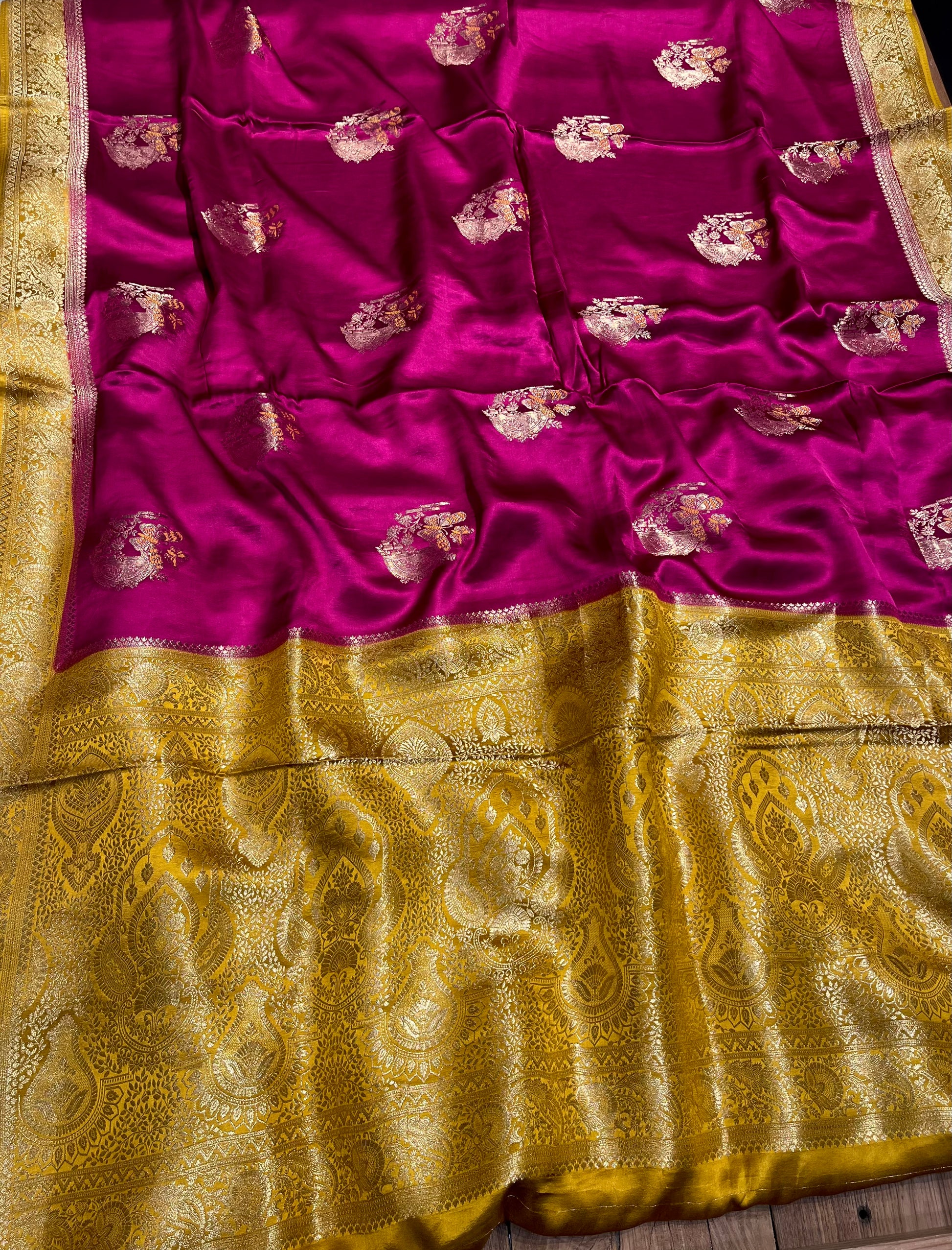 MAGENTA COLOUR SATIN SILK SAREE EMBELLISHED WITH ZARI WEAVES & CONTRAST BLOUSE - Kothari Sons