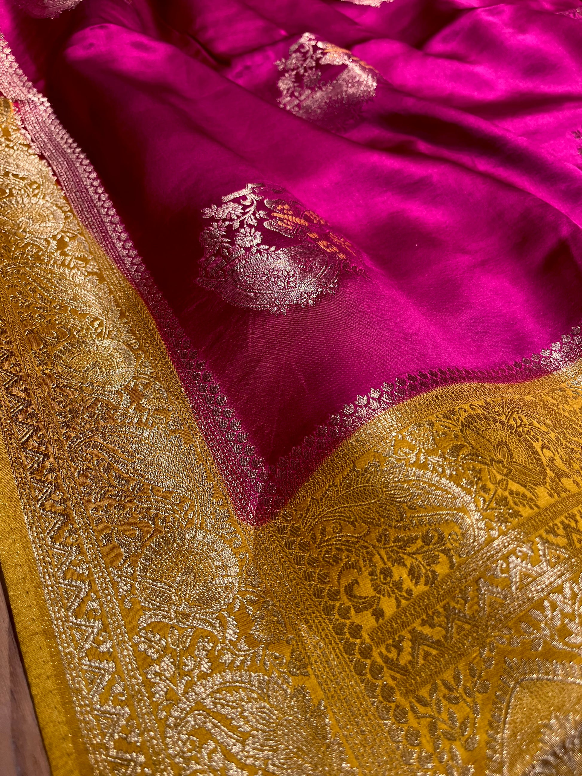 MAGENTA COLOUR SATIN SILK SAREE EMBELLISHED WITH ZARI WEAVES & CONTRAST BLOUSE - Kothari Sons