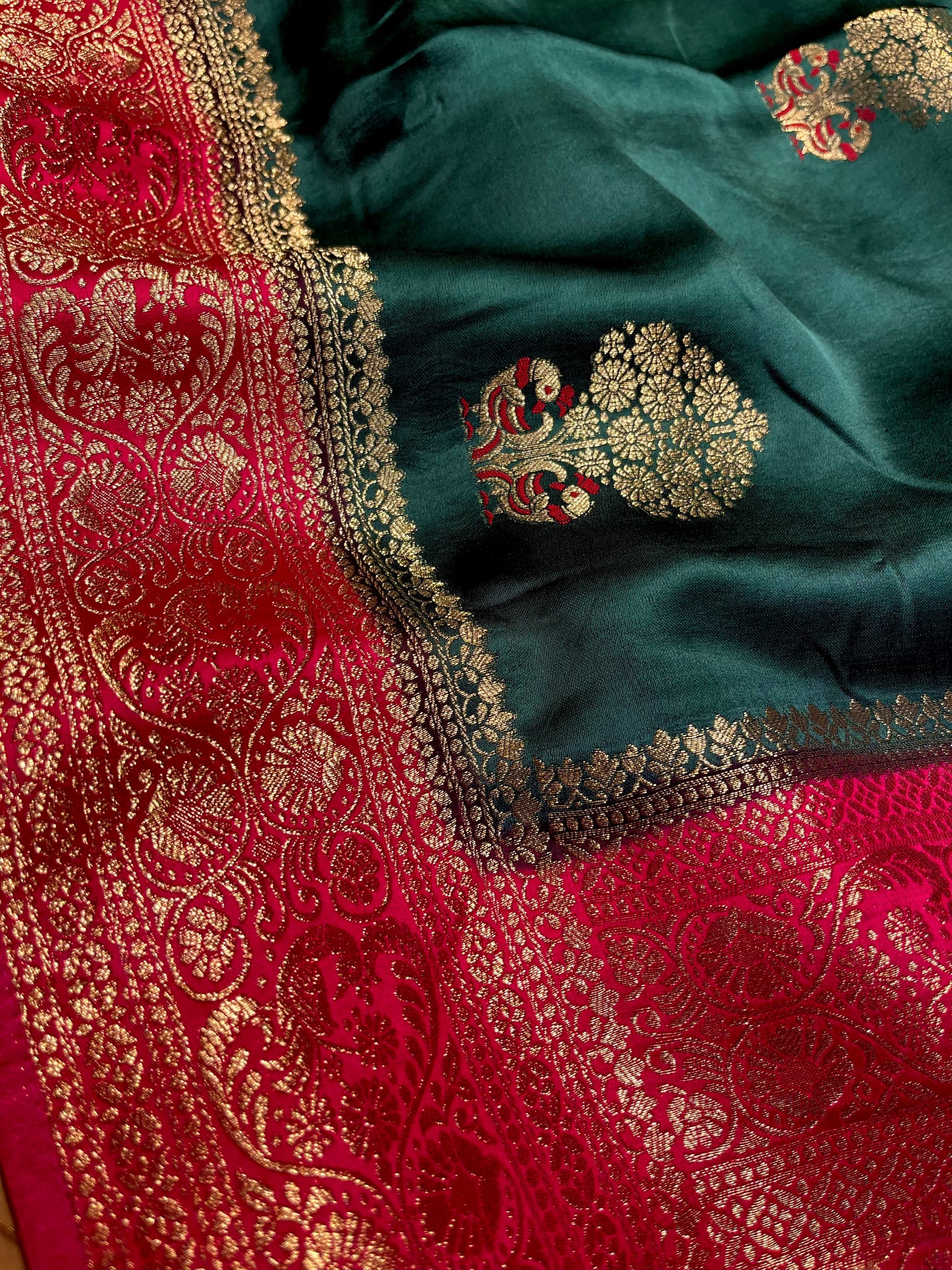 GREEN COLOUR SATIN SILK SAREE EMBELLISHED WITH ZARI WEAVES & CONTRAST BLOUSE - Kothari Sons