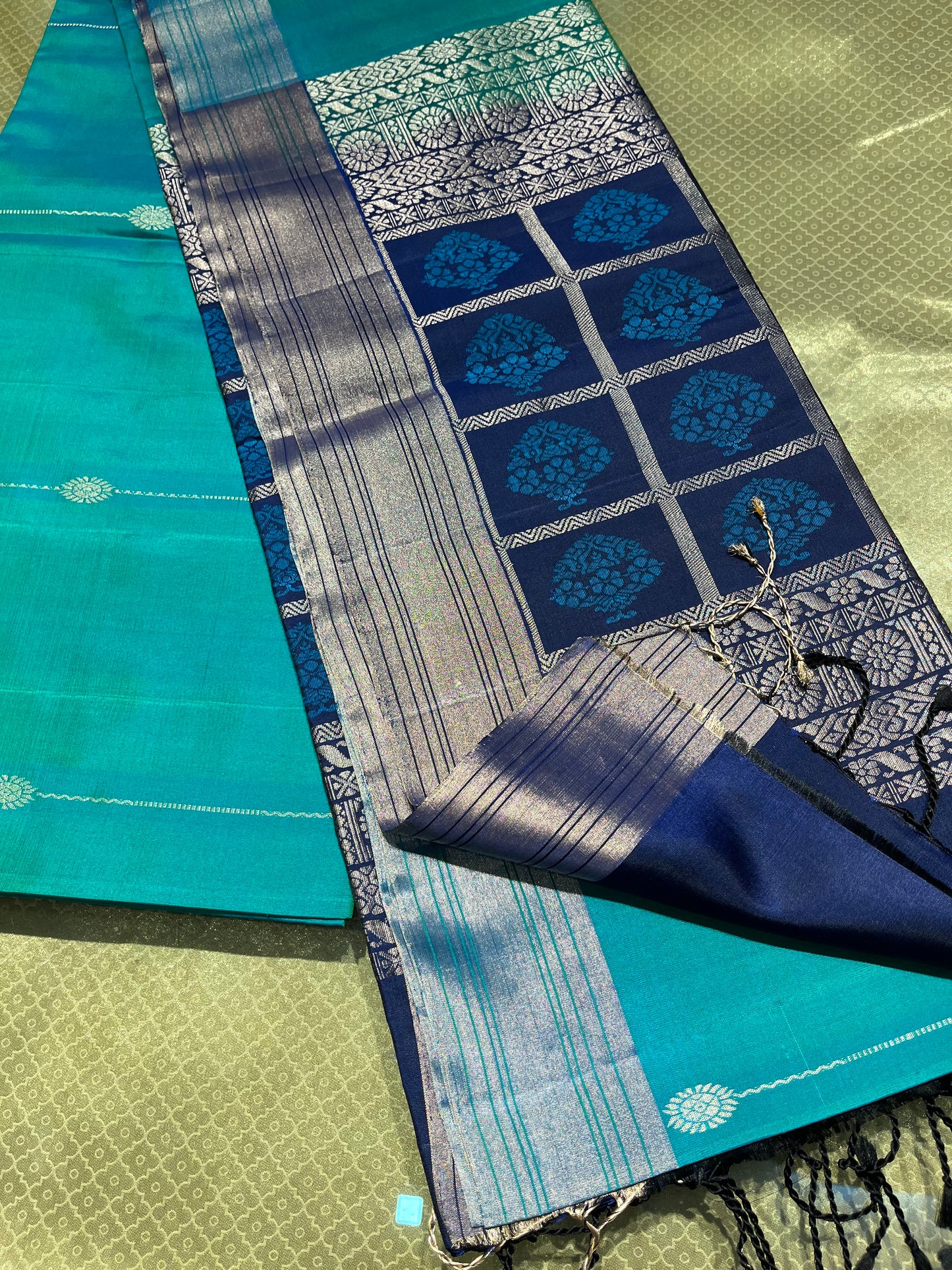 TURQUOISE COLOUR PURE DHARMAVARAM SILK SAREE WITH CONTRAST BORDER & PALLA EMBELLISHED WITH ZARI WEAVES