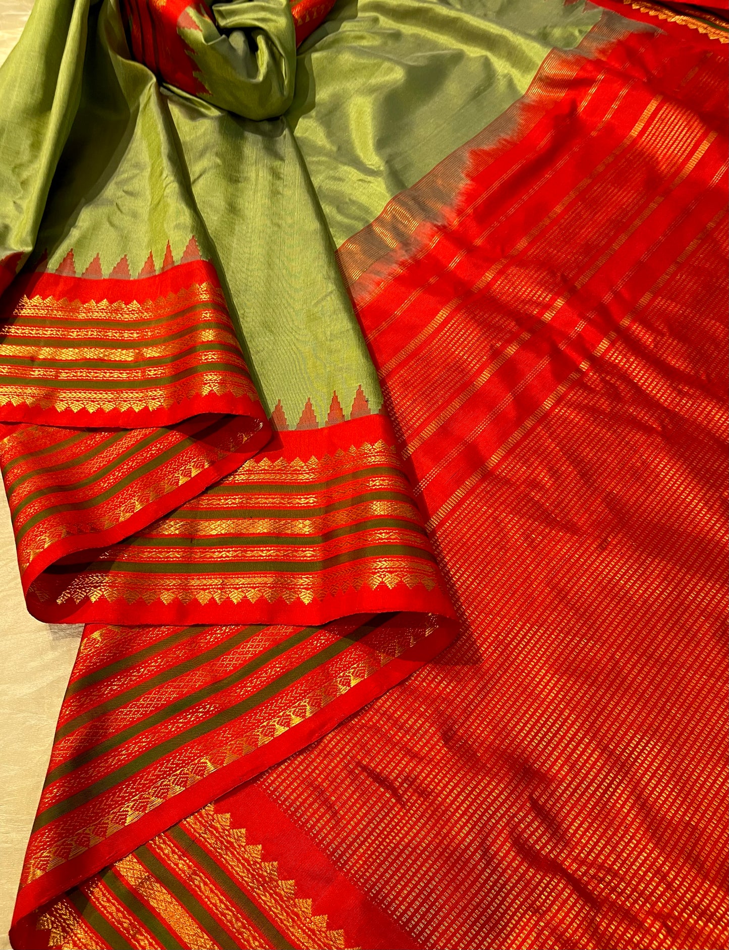 PISTA GREEN COLOR PURE GADWAL SILK SAREE WITH CONTRAST BORDER & PALLA EMBELLISHED WITH ZARI WEAVES