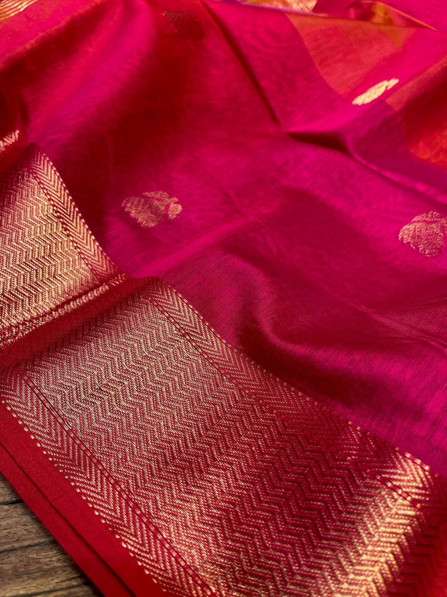 SHADED PINK MAHESHWARI SILK SAREE WITH ZARI BORDER - Kothari Sons