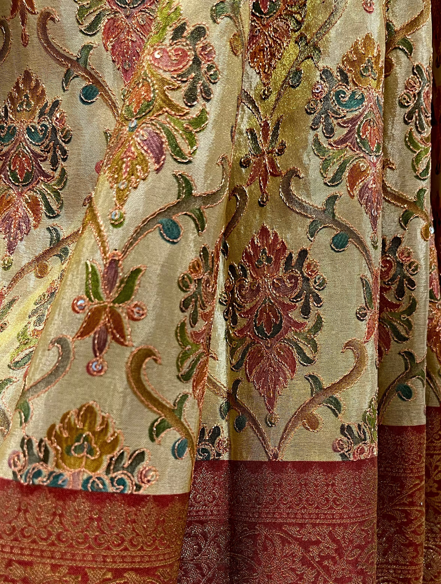 IVORY COLOUR GEORGETTE SILK SAREE WITH ZARI BORDER PALLA AND RANGKAT BLOCK MOTIFS HIGHLIGHTED WITH EMBROIDERY