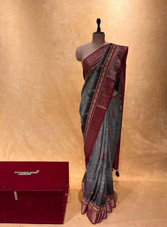 GREY COLOUR PRINTED DOLA SILK SAREE WITH ZARI BORDER