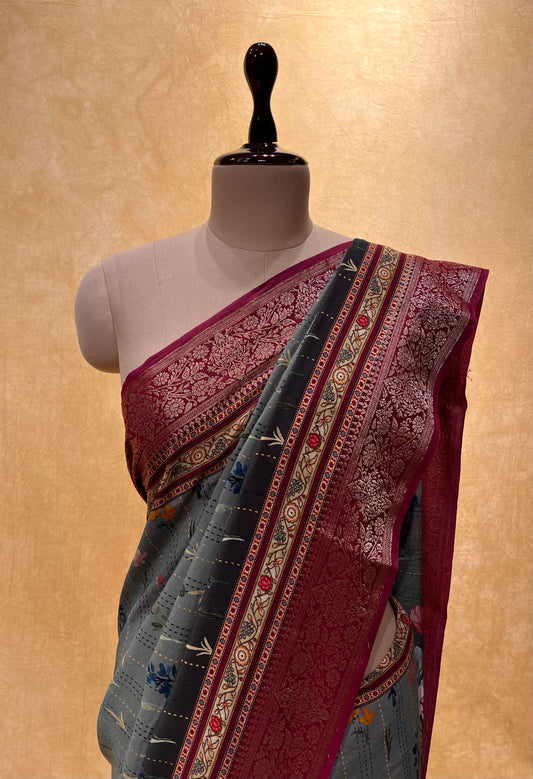 GREY COLOUR PRINTED DOLA SILK SAREE WITH ZARI BORDER