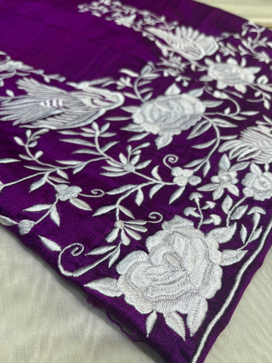 WHITE COLOUR CHANDERI SAREE WITH RAW SILK UNSTITCHED PARSI EMBROIDERED BLOUSE BY SIDDHAIKA - Kothari Sons