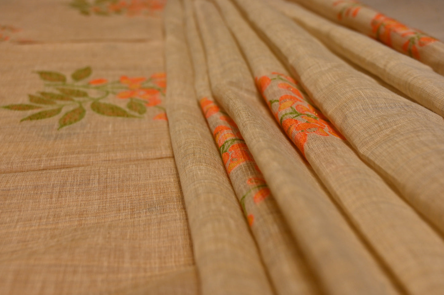 BEIGE JAMDANI SAREE WITH ORANGE FLORAL MOTIFS & CONTRAST BLOUSE