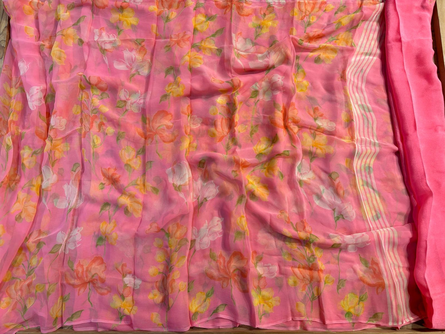PINK COLOUR FLORAL PRINTED CHIFFON SAREE WITH PLAIN CREPE BLOUSE